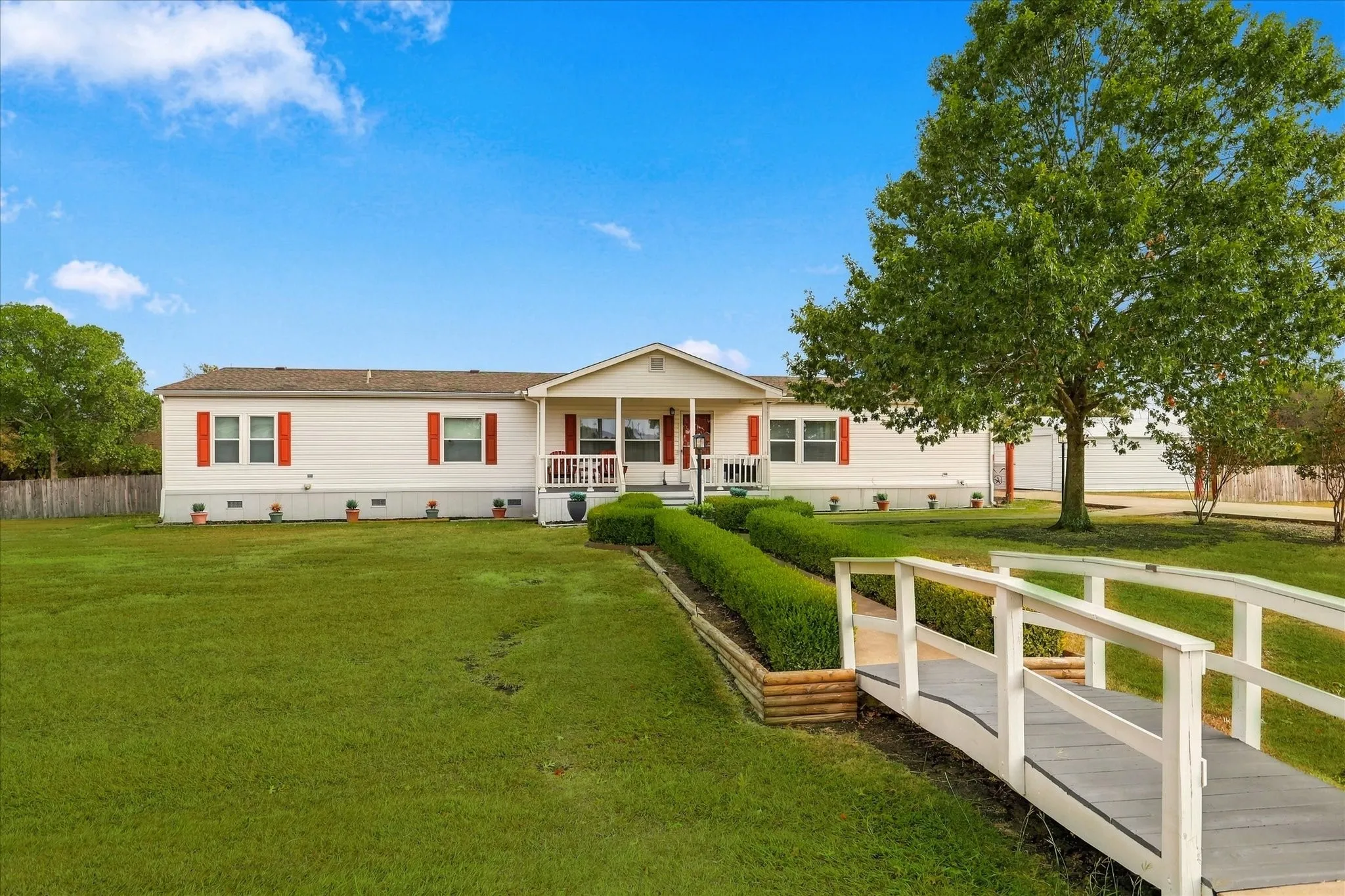 Mobile Home For Sale in Denton County , 535 Stone Ridge Drive, Ponder, Texas 76259, 4 Bedroom, 2 Bathroom, 3 Garage spaces, 2,736 Sqft, built in 2002, mls#21399724, Real Estate Agent in Ponder, Homes For Sale in Denton county, Homes For Sale in Ponder, Realtor in Ponder Texas, Real Estate Brokerage Independent Realty Texas, Luminita Cordes Realtor