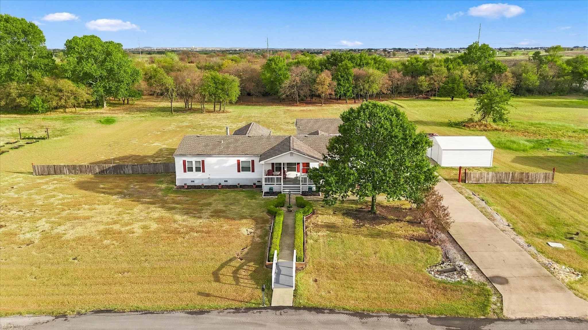 Mobile Home For Sale in Denton County , 535 Stone Ridge Drive, Ponder, Texas 76259, 4 Bedroom, 2 Bathroom, 3 Garage spaces, 2,736 Sqft, built in 2002, mls#21399724, Real Estate Agent in Ponder, Homes For Sale in Denton county, Homes For Sale in Ponder, Realtor in Ponder Texas, Real Estate Brokerage Independent Realty Texas, Luminita Cordes Realtor