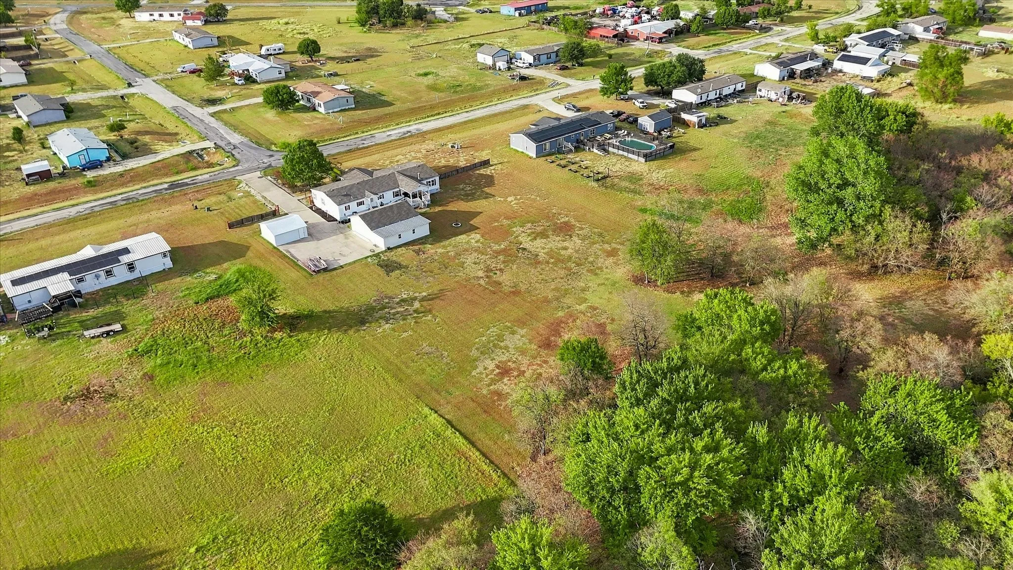Mobile Home For Sale in Denton County , 535 Stone Ridge Drive, Ponder, Texas 76259, 4 Bedroom, 2 Bathroom, 3 Garage spaces, 2,736 Sqft, built in 2002, mls#21399724, Real Estate Agent in Ponder, Homes For Sale in Denton county, Homes For Sale in Ponder, Realtor in Ponder Texas, Real Estate Brokerage Independent Realty Texas, Luminita Cordes Realtor