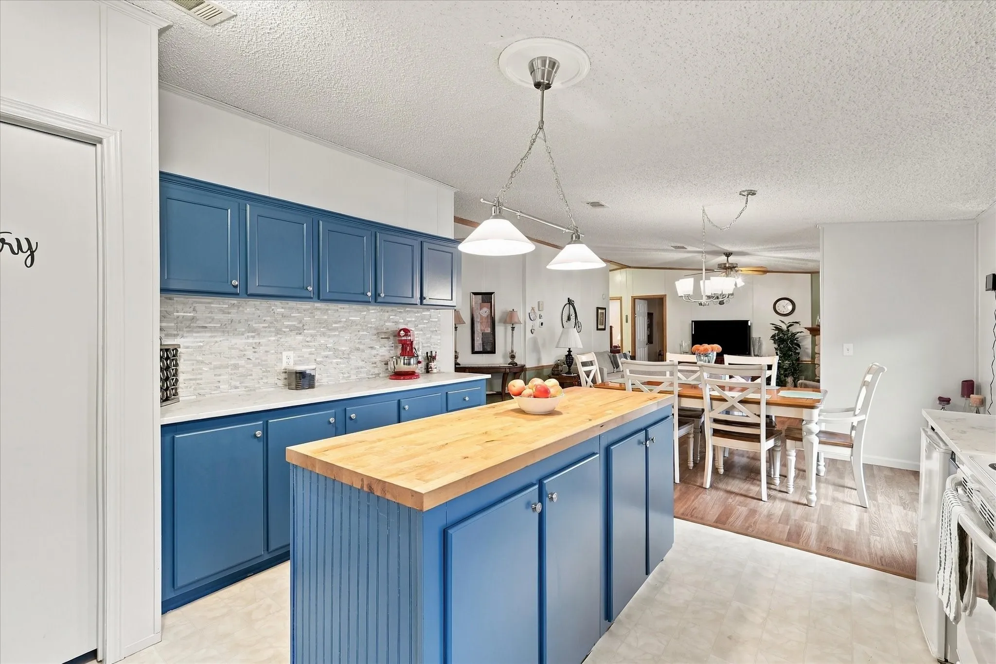 Mobile Home For Sale in Denton County , 535 Stone Ridge Drive, Ponder, Texas 76259, 4 Bedroom, 2 Bathroom, 3 Garage spaces, 2,736 Sqft, built in 2002, mls#21399724, Real Estate Agent in Ponder, Homes For Sale in Denton county, Homes For Sale in Ponder, Realtor in Ponder Texas, Real Estate Brokerage Independent Realty Texas, Luminita Cordes Realtor