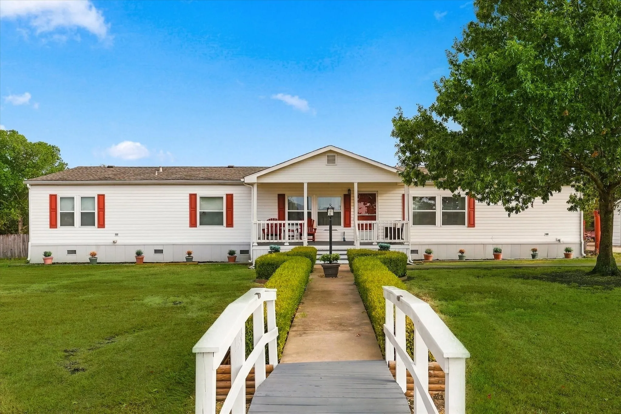 Mobile Home For Sale in Denton County , 535 Stone Ridge Drive, Ponder, Texas 76259, 4 Bedroom, 2 Bathroom, 3 Garage spaces, 2,736 Sqft, built in 2002, mls#21399724, Real Estate Agent in Ponder, Homes For Sale in Denton county, Homes For Sale in Ponder, Realtor in Ponder Texas, Real Estate Brokerage Independent Realty Texas, Luminita Cordes Realtor
