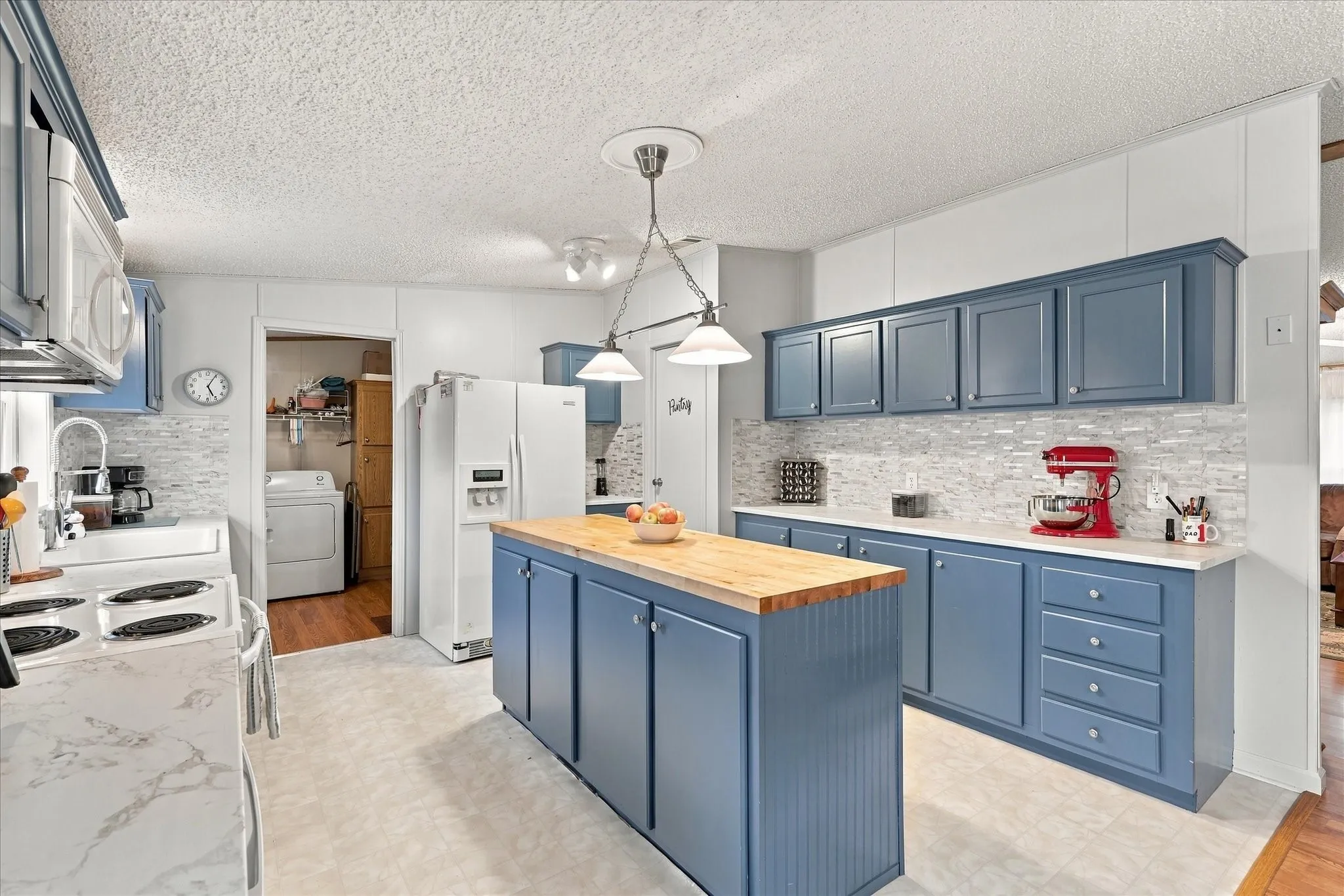 Mobile Home For Sale in Denton County , 535 Stone Ridge Drive, Ponder, Texas 76259, 4 Bedroom, 2 Bathroom, 3 Garage spaces, 2,736 Sqft, built in 2002, mls#21399724, Real Estate Agent in Ponder, Homes For Sale in Denton county, Homes For Sale in Ponder, Realtor in Ponder Texas, Real Estate Brokerage Independent Realty Texas, Luminita Cordes Realtor