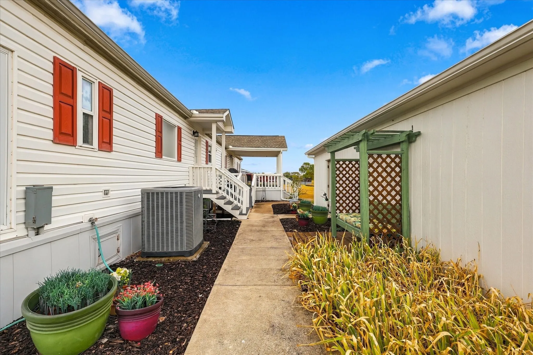 Mobile Home For Sale in Denton County , 535 Stone Ridge Drive, Ponder, Texas 76259, 4 Bedroom, 2 Bathroom, 3 Garage spaces, 2,736 Sqft, built in 2002, mls#21399724, Real Estate Agent in Ponder, Homes For Sale in Denton county, Homes For Sale in Ponder, Realtor in Ponder Texas, Real Estate Brokerage Independent Realty Texas, Luminita Cordes Realtor