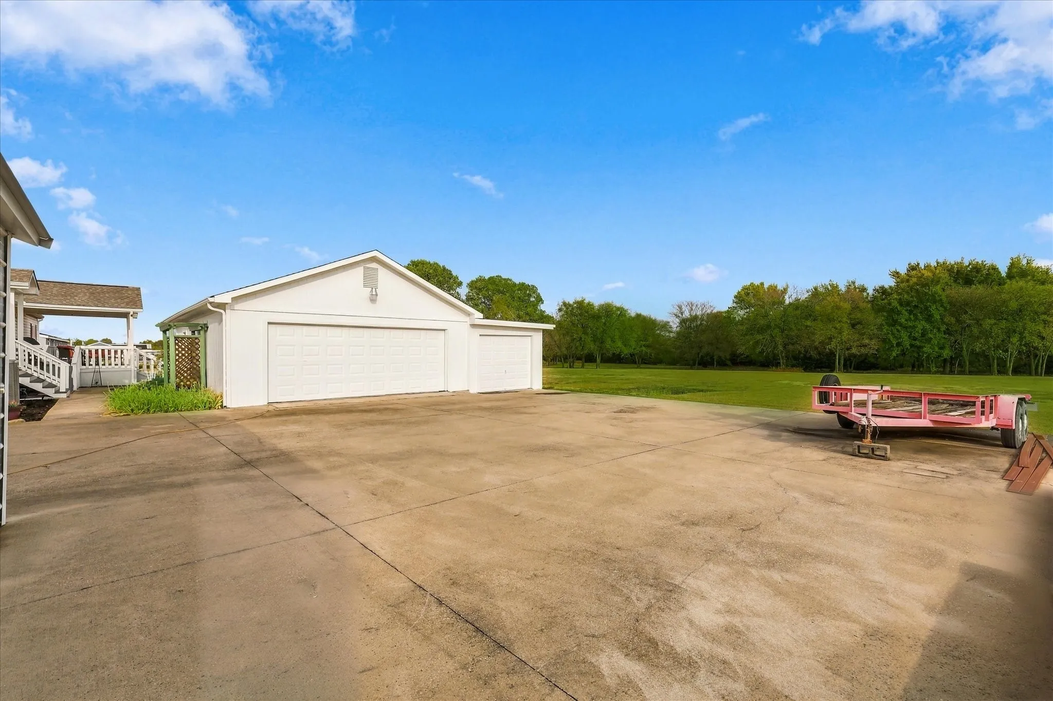 Mobile Home For Sale in Denton County , 535 Stone Ridge Drive, Ponder, Texas 76259, 4 Bedroom, 2 Bathroom, 3 Garage spaces, 2,736 Sqft, built in 2002, mls#21399724, Real Estate Agent in Ponder, Homes For Sale in Denton county, Homes For Sale in Ponder, Realtor in Ponder Texas, Real Estate Brokerage Independent Realty Texas, Luminita Cordes Realtor