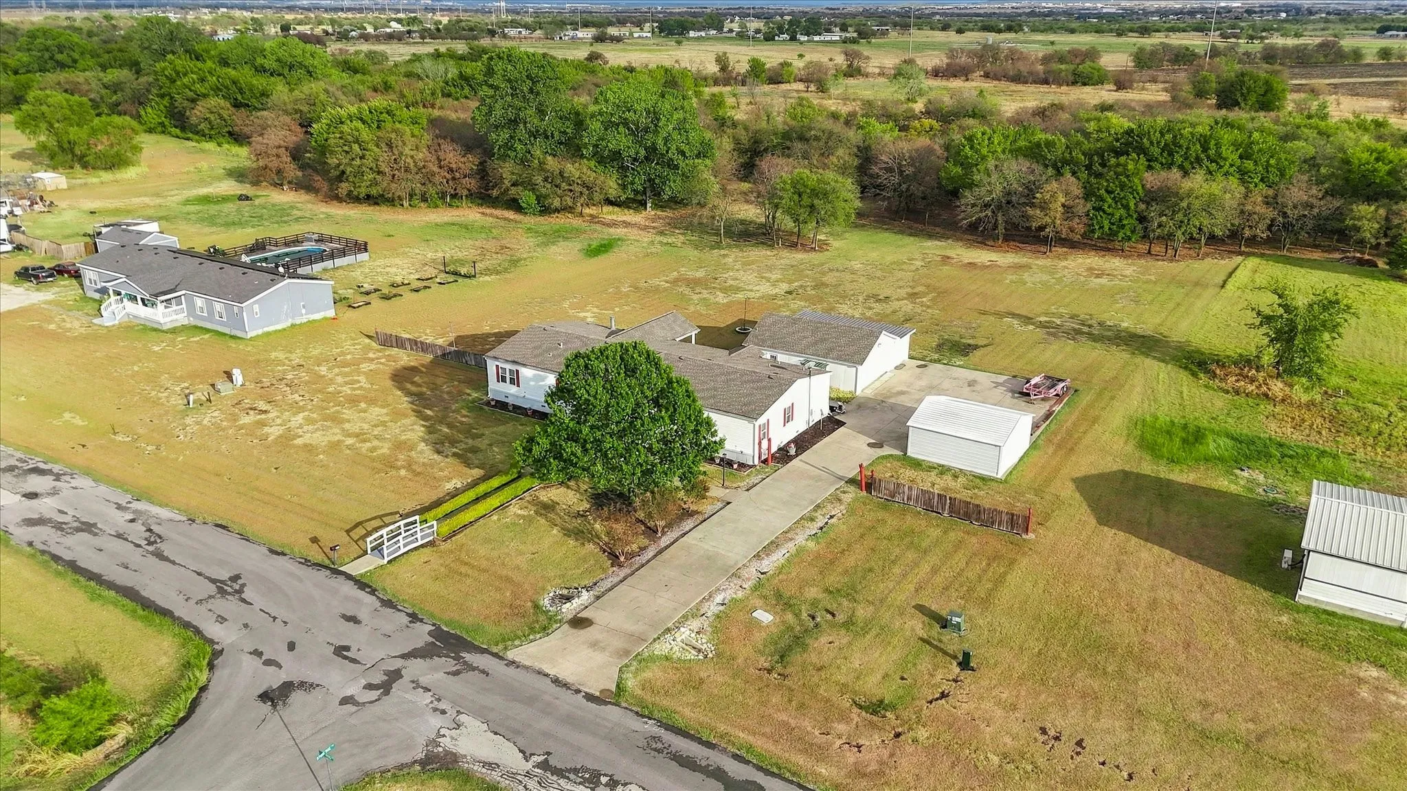 Mobile Home For Sale in Denton County , 535 Stone Ridge Drive, Ponder, Texas 76259, 4 Bedroom, 2 Bathroom, 3 Garage spaces, 2,736 Sqft, built in 2002, mls#21399724, Real Estate Agent in Ponder, Homes For Sale in Denton county, Homes For Sale in Ponder, Realtor in Ponder Texas, Real Estate Brokerage Independent Realty Texas, Luminita Cordes Realtor
