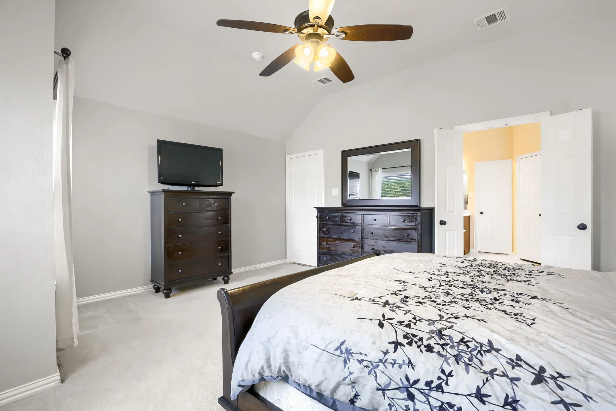 Single Family Residence For Sale in Kaufman County , 212 Pinewood Trail, Forney, Texas 75126, 4 Bedroom, 2 Bathroom, 2 Garage spaces, 2,232 Sqft, built in 2004, mls#21400677, Real Estate Agent in Forney, Homes For Sale in Kaufman county, Homes For Sale in Forney, Realtor in Forney Texas, Real Estate Brokerage Independent Realty Texas, Luminita Cordes Realtor