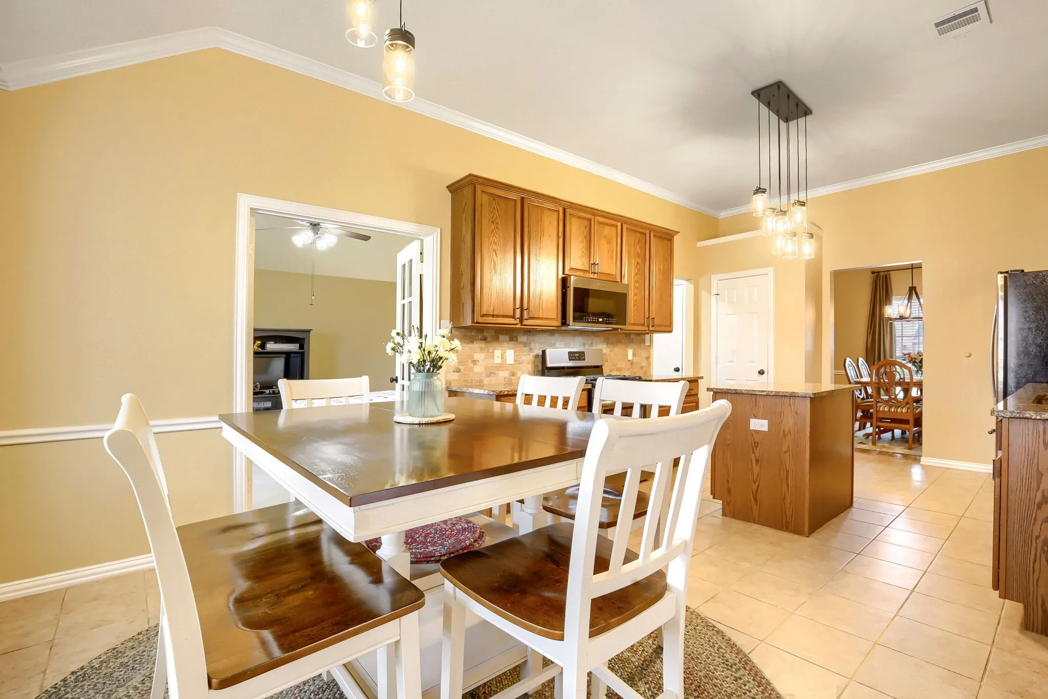 Single Family Residence For Sale in Kaufman County , 212 Pinewood Trail, Forney, Texas 75126, 4 Bedroom, 2 Bathroom, 2 Garage spaces, 2,232 Sqft, built in 2004, mls#21400677, Real Estate Agent in Forney, Homes For Sale in Kaufman county, Homes For Sale in Forney, Realtor in Forney Texas, Real Estate Brokerage Independent Realty Texas, Luminita Cordes Realtor