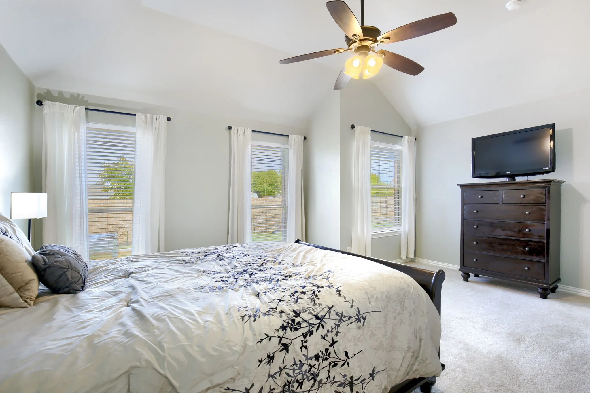 Single Family Residence For Sale in Kaufman County , 212 Pinewood Trail, Forney, Texas 75126, 4 Bedroom, 2 Bathroom, 2 Garage spaces, 2,232 Sqft, built in 2004, mls#21400677, Real Estate Agent in Forney, Homes For Sale in Kaufman county, Homes For Sale in Forney, Realtor in Forney Texas, Real Estate Brokerage Independent Realty Texas, Luminita Cordes Realtor