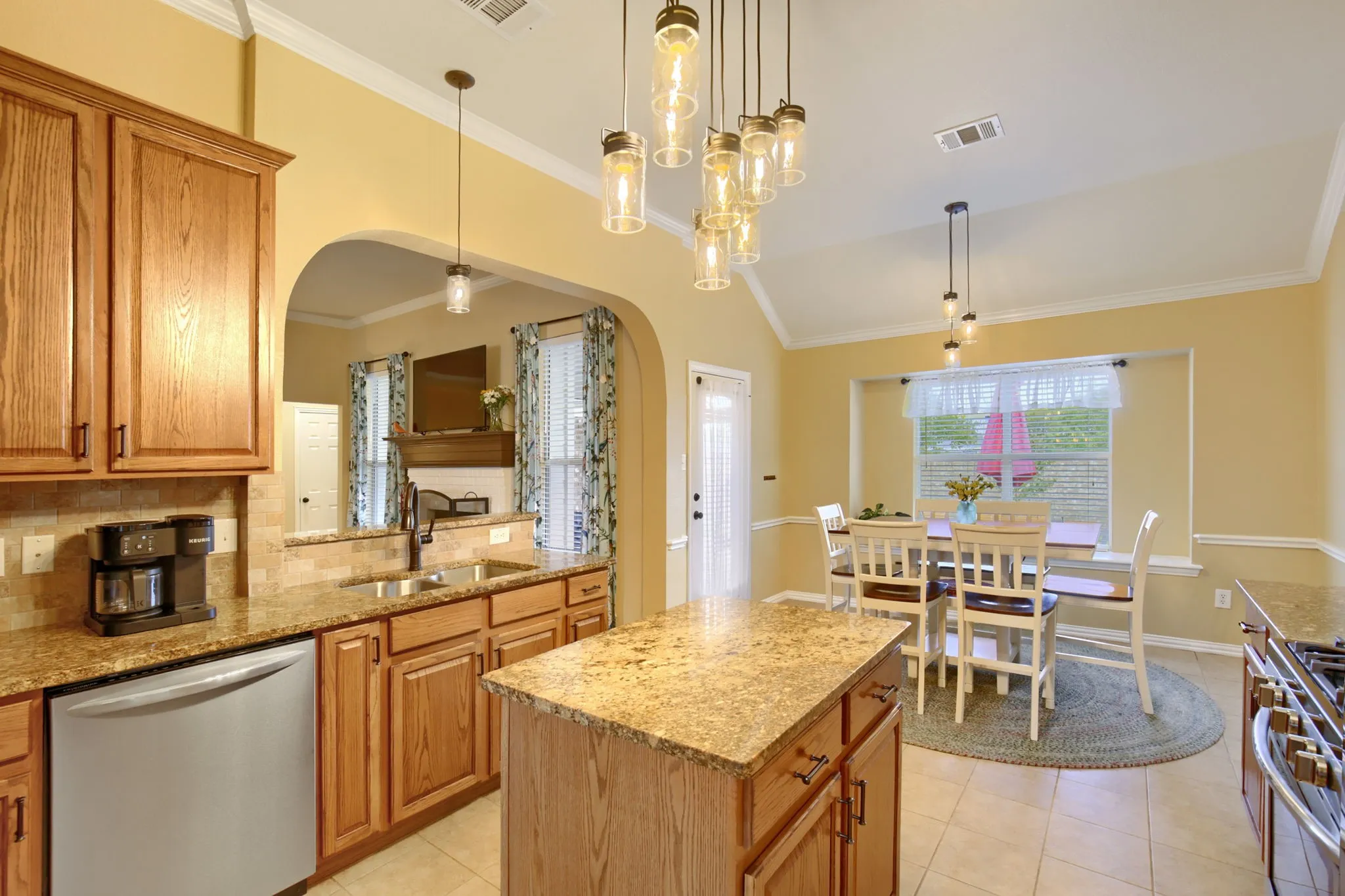 Single Family Residence For Sale in Kaufman County , 212 Pinewood Trail, Forney, Texas 75126, 4 Bedroom, 2 Bathroom, 2 Garage spaces, 2,232 Sqft, built in 2004, mls#21400677, Real Estate Agent in Forney, Homes For Sale in Kaufman county, Homes For Sale in Forney, Realtor in Forney Texas, Real Estate Brokerage Independent Realty Texas, Luminita Cordes Realtor