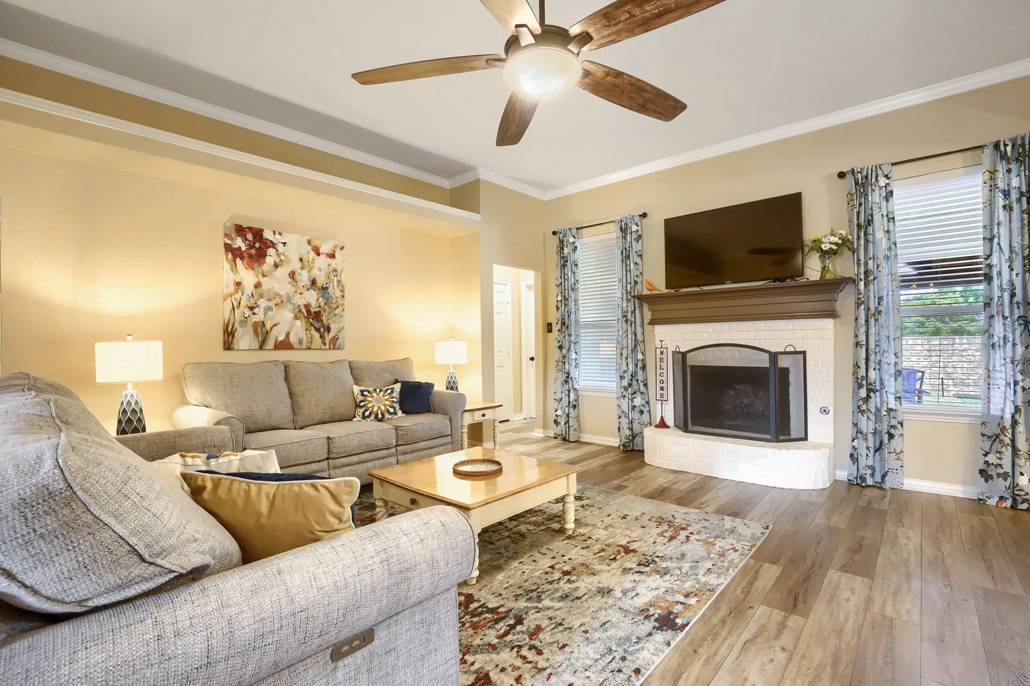 Single Family Residence For Sale in Kaufman County , 212 Pinewood Trail, Forney, Texas 75126, 4 Bedroom, 2 Bathroom, 2 Garage spaces, 2,232 Sqft, built in 2004, mls#21400677, Real Estate Agent in Forney, Homes For Sale in Kaufman county, Homes For Sale in Forney, Realtor in Forney Texas, Real Estate Brokerage Independent Realty Texas, Luminita Cordes Realtor