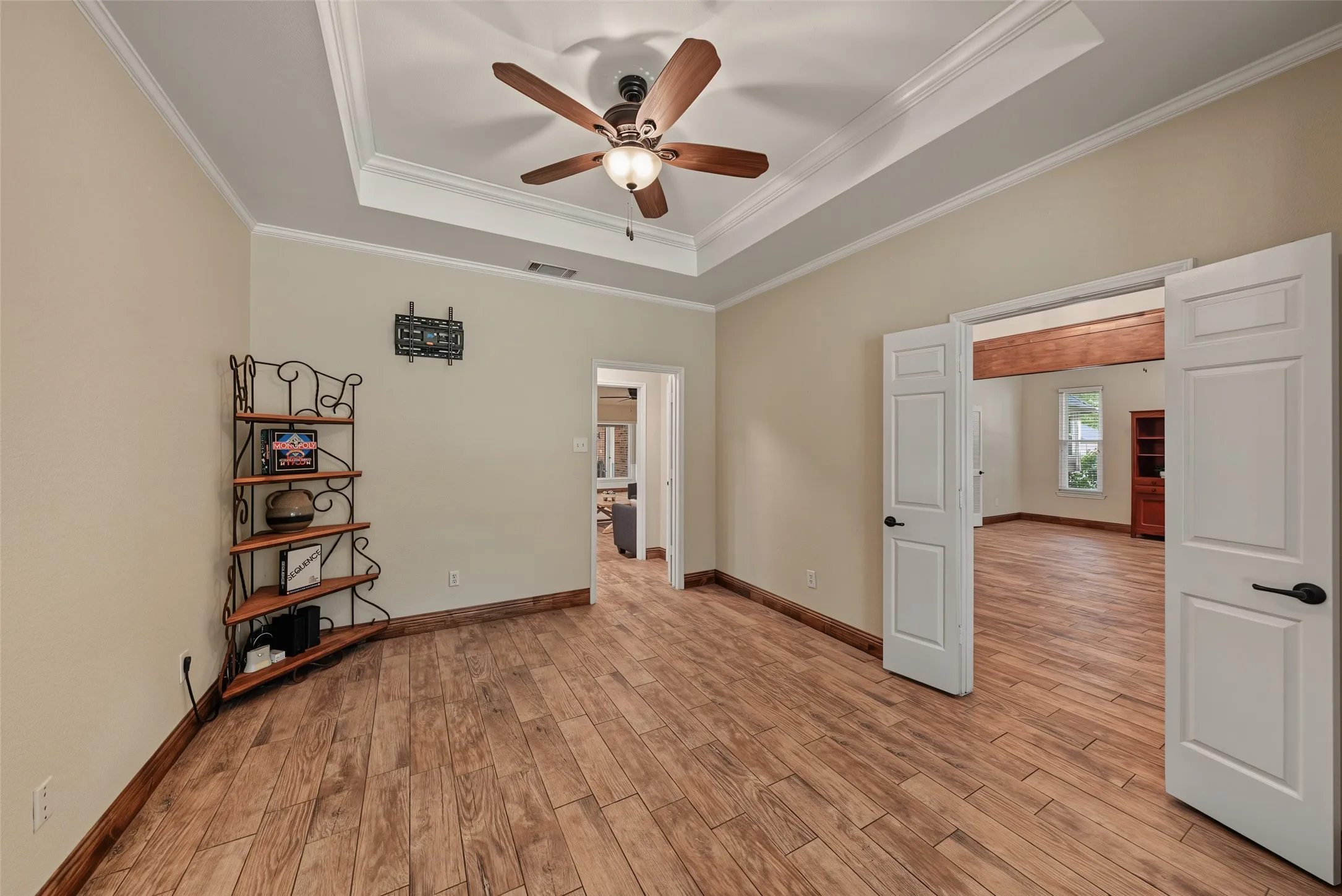 Single Family Residence For Sale in Tarrant County , 1800 Trail Lake Drive, Euless, Texas 76039, 4 Bedroom, 3 Bathroom, 2 Garage spaces, 3,183 Sqft, built in 1985, mls#21400110, Real Estate Agent in Euless, Homes For Sale in Tarrant county, Homes For Sale in Euless, Realtor in Euless Texas, Real Estate Brokerage Independent Realty Texas, Luminita Cordes Realtor
