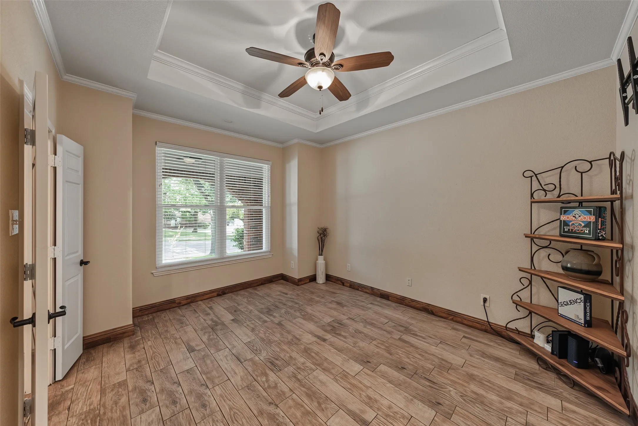 Single Family Residence For Sale in Tarrant County , 1800 Trail Lake Drive, Euless, Texas 76039, 4 Bedroom, 3 Bathroom, 2 Garage spaces, 3,183 Sqft, built in 1985, mls#21400110, Real Estate Agent in Euless, Homes For Sale in Tarrant county, Homes For Sale in Euless, Realtor in Euless Texas, Real Estate Brokerage Independent Realty Texas, Luminita Cordes Realtor