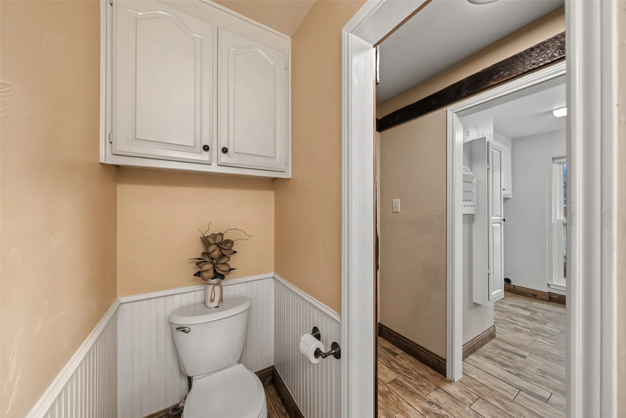 Single Family Residence For Sale in Tarrant County , 1800 Trail Lake Drive, Euless, Texas 76039, 4 Bedroom, 3 Bathroom, 2 Garage spaces, 3,183 Sqft, built in 1985, mls#21400110, Real Estate Agent in Euless, Homes For Sale in Tarrant county, Homes For Sale in Euless, Realtor in Euless Texas, Real Estate Brokerage Independent Realty Texas, Luminita Cordes Realtor