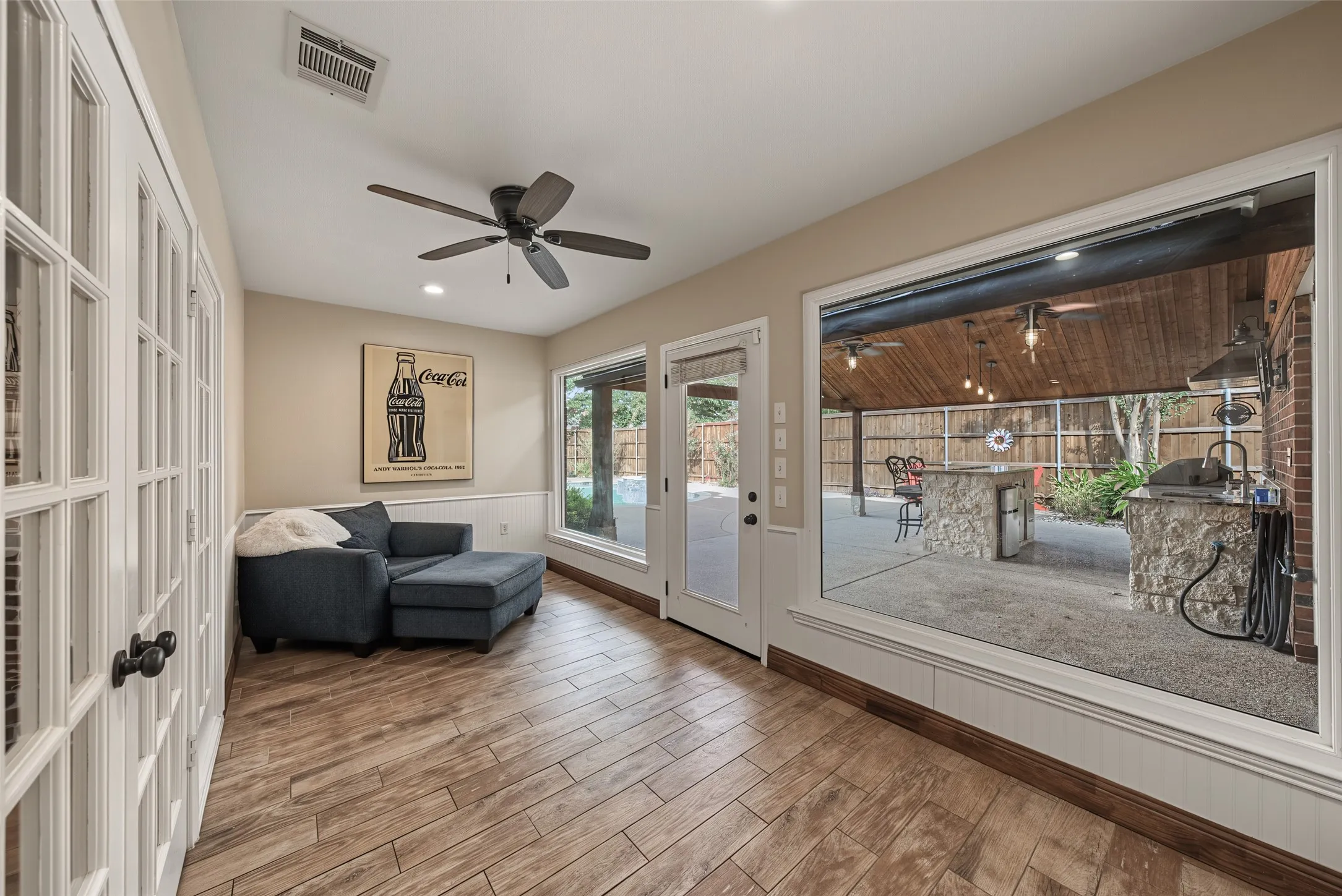 Single Family Residence For Sale in Tarrant County , 1800 Trail Lake Drive, Euless, Texas 76039, 4 Bedroom, 3 Bathroom, 2 Garage spaces, 3,183 Sqft, built in 1985, mls#21400110, Real Estate Agent in Euless, Homes For Sale in Tarrant county, Homes For Sale in Euless, Realtor in Euless Texas, Real Estate Brokerage Independent Realty Texas, Luminita Cordes Realtor