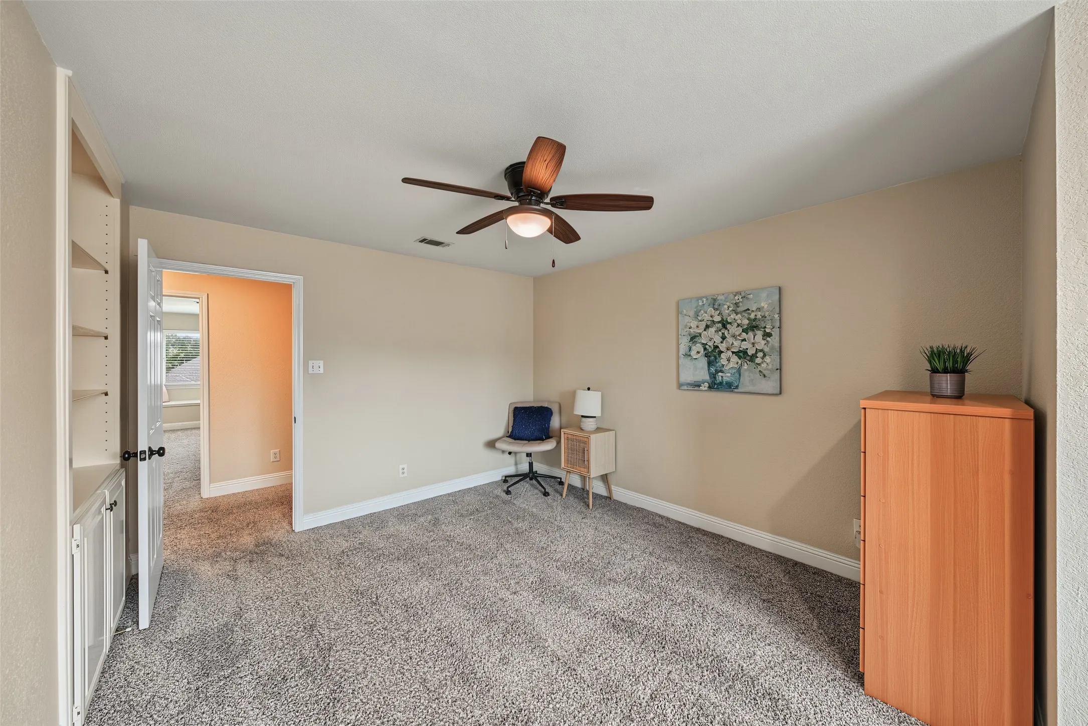 Single Family Residence For Sale in Tarrant County , 1800 Trail Lake Drive, Euless, Texas 76039, 4 Bedroom, 3 Bathroom, 2 Garage spaces, 3,183 Sqft, built in 1985, mls#21400110, Real Estate Agent in Euless, Homes For Sale in Tarrant county, Homes For Sale in Euless, Realtor in Euless Texas, Real Estate Brokerage Independent Realty Texas, Luminita Cordes Realtor