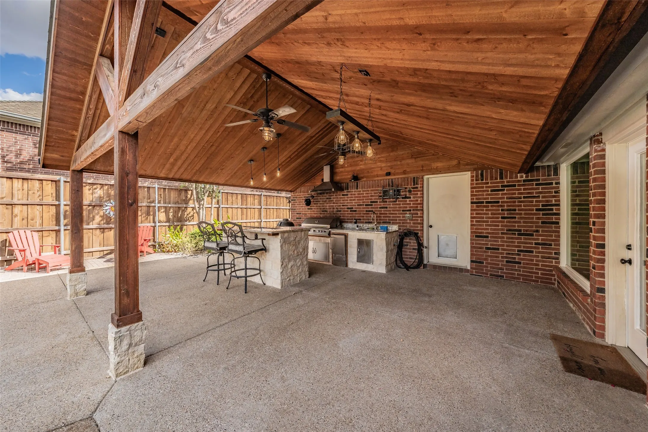 Single Family Residence For Sale in Tarrant County , 1800 Trail Lake Drive, Euless, Texas 76039, 4 Bedroom, 3 Bathroom, 2 Garage spaces, 3,183 Sqft, built in 1985, mls#21400110, Real Estate Agent in Euless, Homes For Sale in Tarrant county, Homes For Sale in Euless, Realtor in Euless Texas, Real Estate Brokerage Independent Realty Texas, Luminita Cordes Realtor