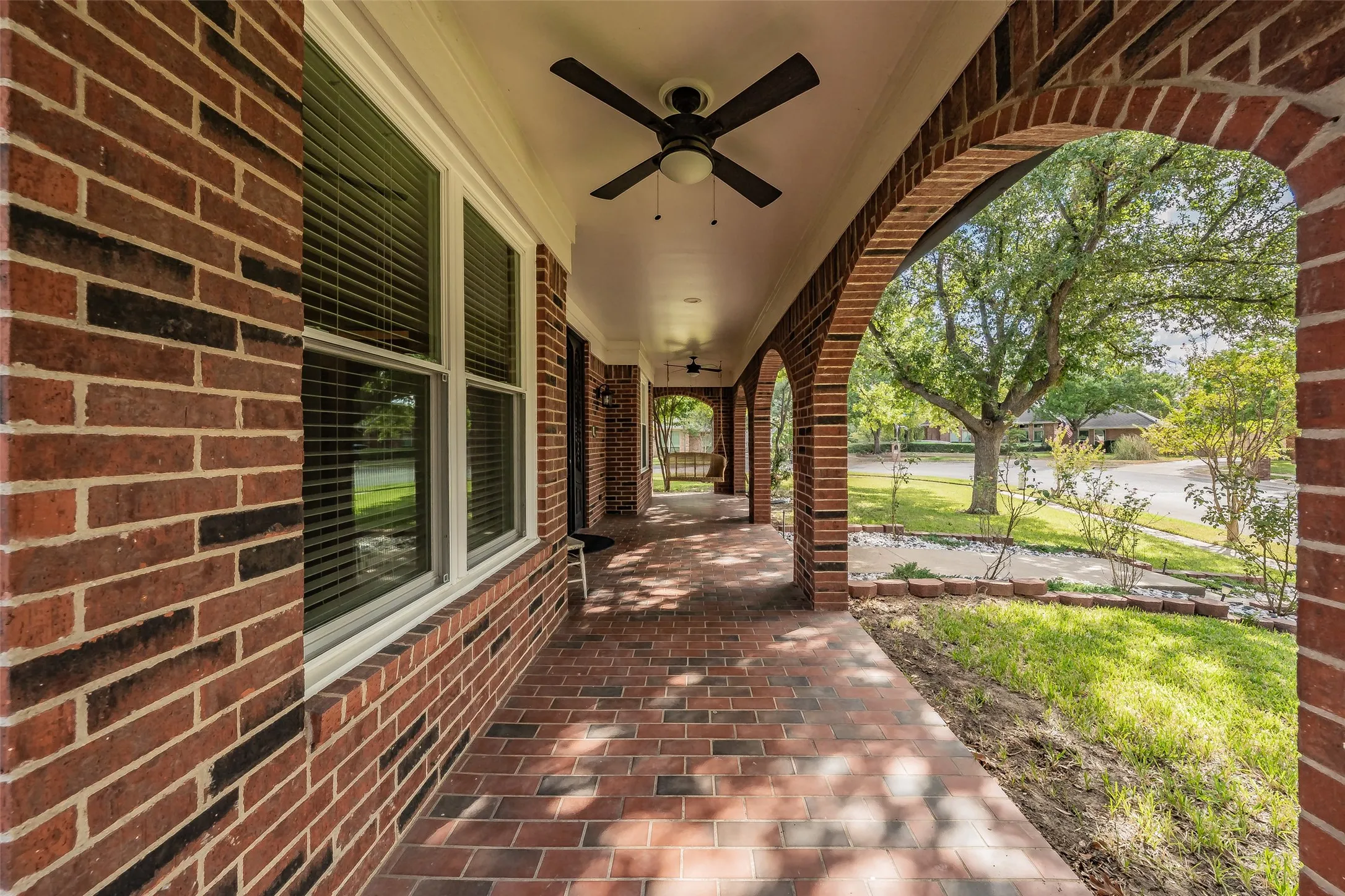 Single Family Residence For Sale in Tarrant County , 1800 Trail Lake Drive, Euless, Texas 76039, 4 Bedroom, 3 Bathroom, 2 Garage spaces, 3,183 Sqft, built in 1985, mls#21400110, Real Estate Agent in Euless, Homes For Sale in Tarrant county, Homes For Sale in Euless, Realtor in Euless Texas, Real Estate Brokerage Independent Realty Texas, Luminita Cordes Realtor