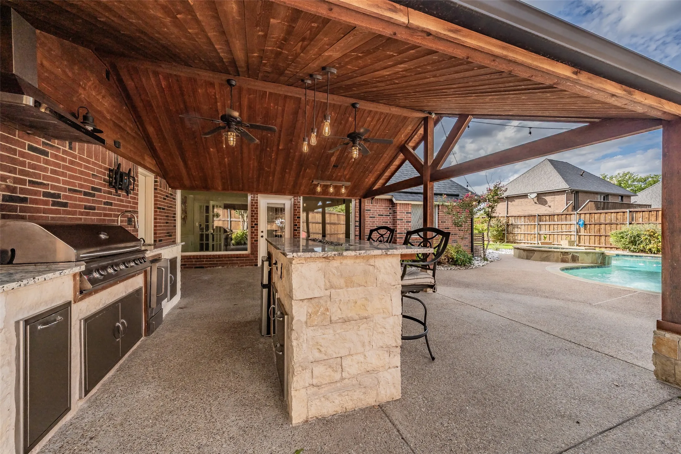 Single Family Residence For Sale in Tarrant County , 1800 Trail Lake Drive, Euless, Texas 76039, 4 Bedroom, 3 Bathroom, 2 Garage spaces, 3,183 Sqft, built in 1985, mls#21400110, Real Estate Agent in Euless, Homes For Sale in Tarrant county, Homes For Sale in Euless, Realtor in Euless Texas, Real Estate Brokerage Independent Realty Texas, Luminita Cordes Realtor