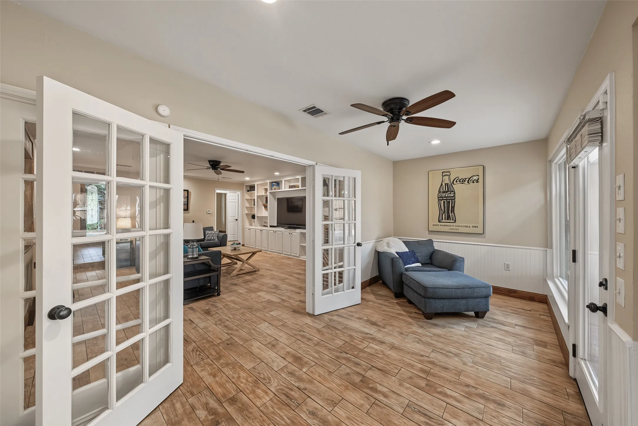 Single Family Residence For Sale in Tarrant County , 1800 Trail Lake Drive, Euless, Texas 76039, 4 Bedroom, 3 Bathroom, 2 Garage spaces, 3,183 Sqft, built in 1985, mls#21400110, Real Estate Agent in Euless, Homes For Sale in Tarrant county, Homes For Sale in Euless, Realtor in Euless Texas, Real Estate Brokerage Independent Realty Texas, Luminita Cordes Realtor