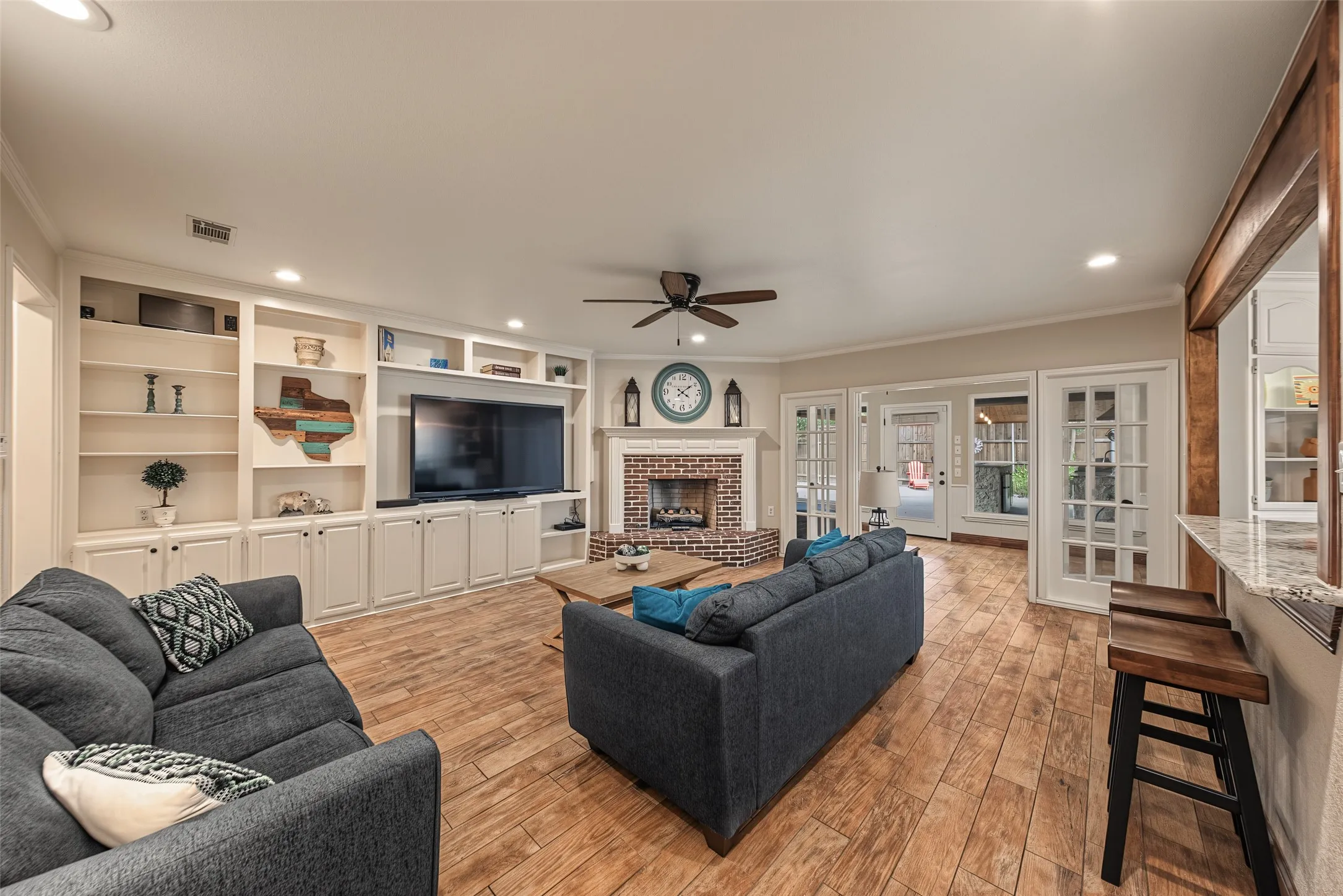 Single Family Residence For Sale in Tarrant County , 1800 Trail Lake Drive, Euless, Texas 76039, 4 Bedroom, 3 Bathroom, 2 Garage spaces, 3,183 Sqft, built in 1985, mls#21400110, Real Estate Agent in Euless, Homes For Sale in Tarrant county, Homes For Sale in Euless, Realtor in Euless Texas, Real Estate Brokerage Independent Realty Texas, Luminita Cordes Realtor