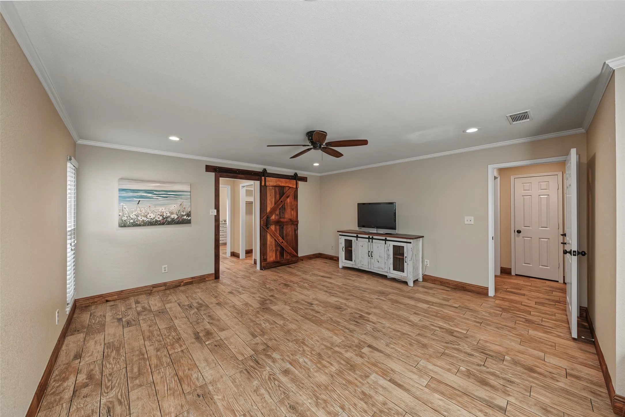 Single Family Residence For Sale in Tarrant County , 1800 Trail Lake Drive, Euless, Texas 76039, 4 Bedroom, 3 Bathroom, 2 Garage spaces, 3,183 Sqft, built in 1985, mls#21400110, Real Estate Agent in Euless, Homes For Sale in Tarrant county, Homes For Sale in Euless, Realtor in Euless Texas, Real Estate Brokerage Independent Realty Texas, Luminita Cordes Realtor