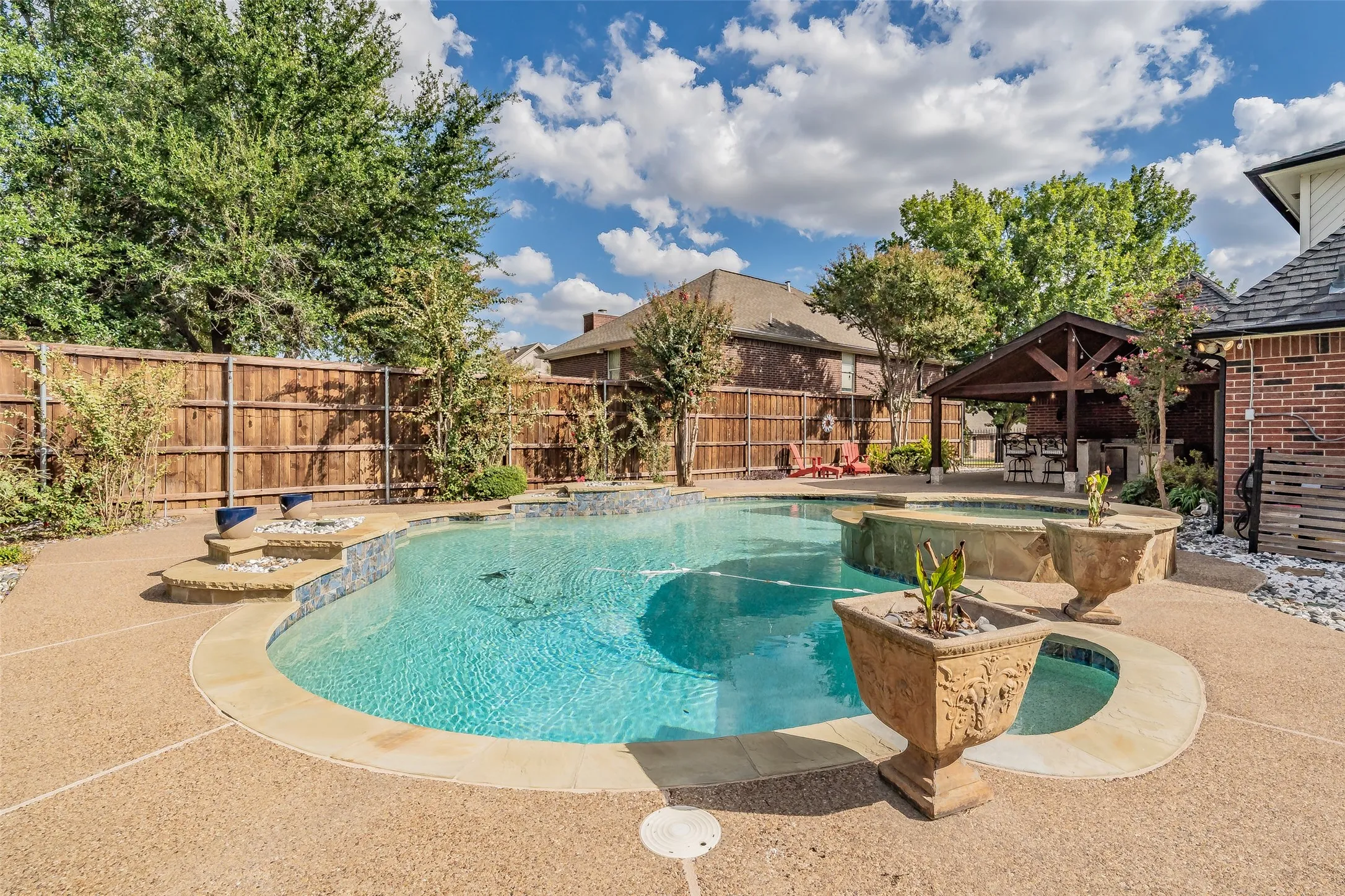 Single Family Residence For Sale in Tarrant County , 1800 Trail Lake Drive, Euless, Texas 76039, 4 Bedroom, 3 Bathroom, 2 Garage spaces, 3,183 Sqft, built in 1985, mls#21400110, Real Estate Agent in Euless, Homes For Sale in Tarrant county, Homes For Sale in Euless, Realtor in Euless Texas, Real Estate Brokerage Independent Realty Texas, Luminita Cordes Realtor