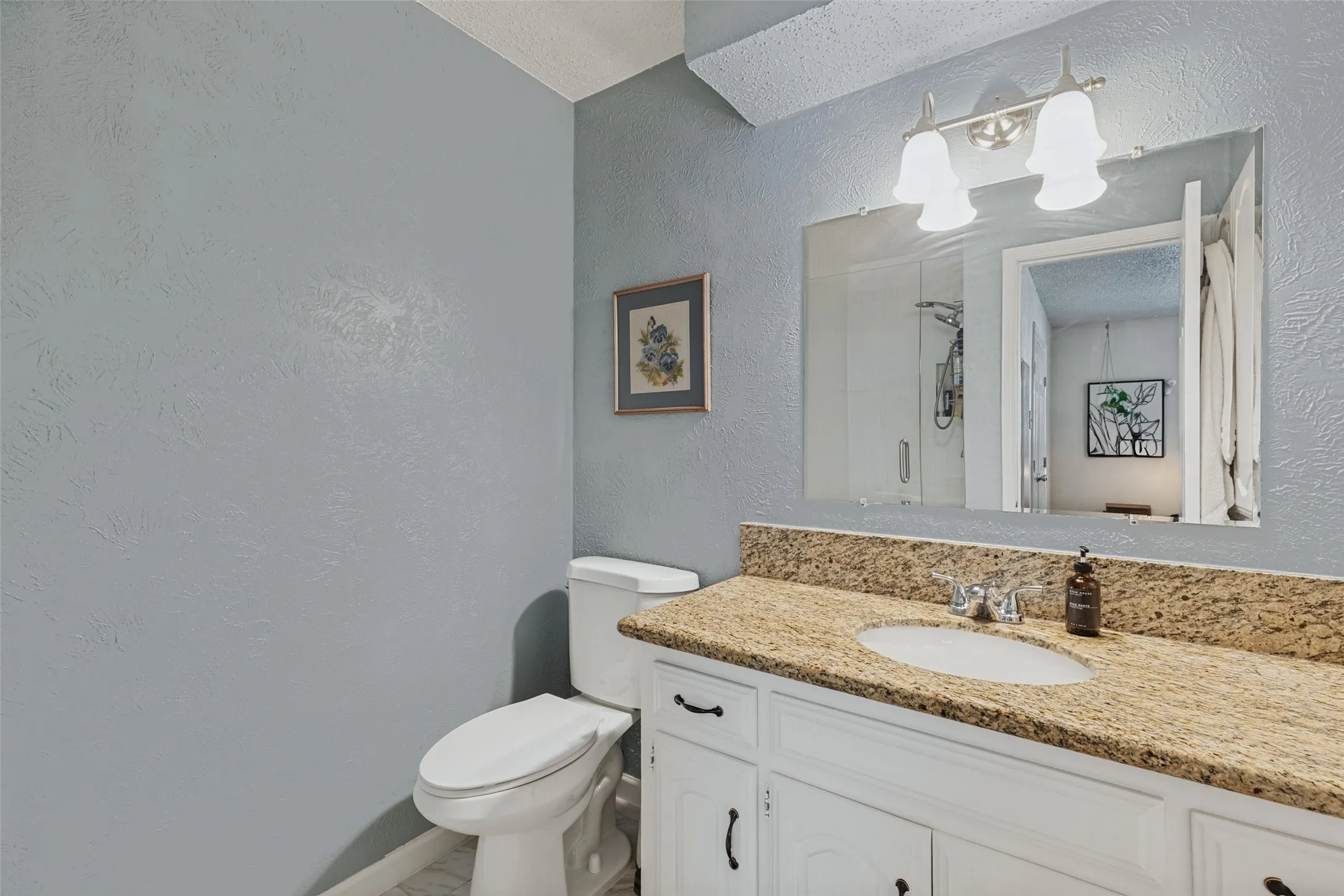 Single Family Residence For Sale in Dallas County , 822 Century Park Drive, Garland, Texas 75040, 3 Bedroom, 2 Bathroom, 2 Garage spaces, 1,558 Sqft, built in 1977, mls#21391960, Real Estate Agent in Garland, Homes For Sale in Dallas county, Homes For Sale in Garland, Realtor in Garland Texas, Real Estate Brokerage Independent Realty Texas, Luminita Cordes Realtor