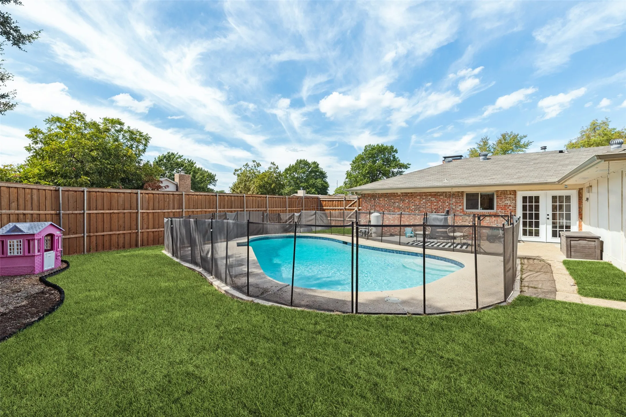 Single Family Residence For Sale in Dallas County , 822 Century Park Drive, Garland, Texas 75040, 3 Bedroom, 2 Bathroom, 2 Garage spaces, 1,558 Sqft, built in 1977, mls#21391960, Real Estate Agent in Garland, Homes For Sale in Dallas county, Homes For Sale in Garland, Realtor in Garland Texas, Real Estate Brokerage Independent Realty Texas, Luminita Cordes Realtor
