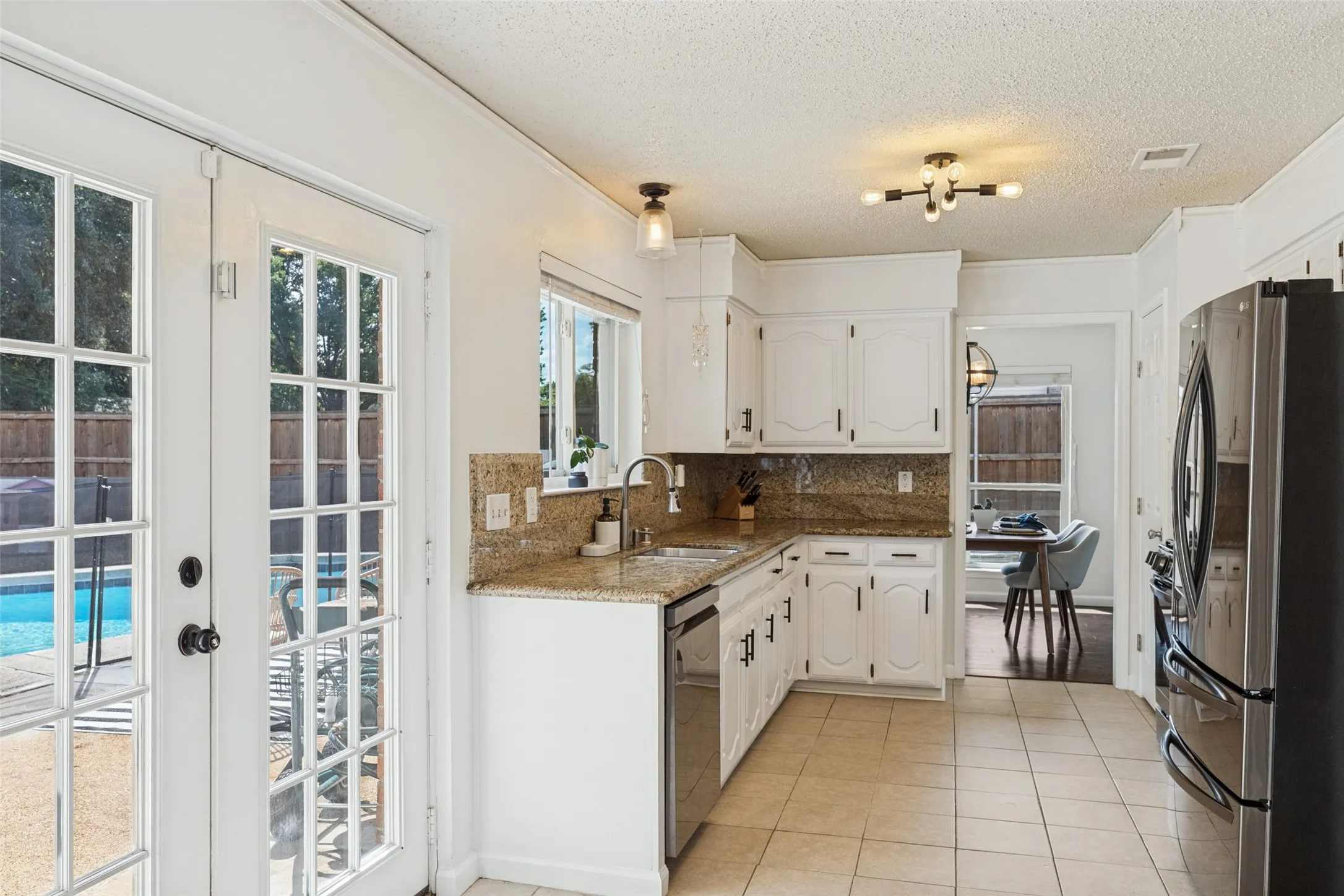 Single Family Residence For Sale in Dallas County , 822 Century Park Drive, Garland, Texas 75040, 3 Bedroom, 2 Bathroom, 2 Garage spaces, 1,558 Sqft, built in 1977, mls#21391960, Real Estate Agent in Garland, Homes For Sale in Dallas county, Homes For Sale in Garland, Realtor in Garland Texas, Real Estate Brokerage Independent Realty Texas, Luminita Cordes Realtor