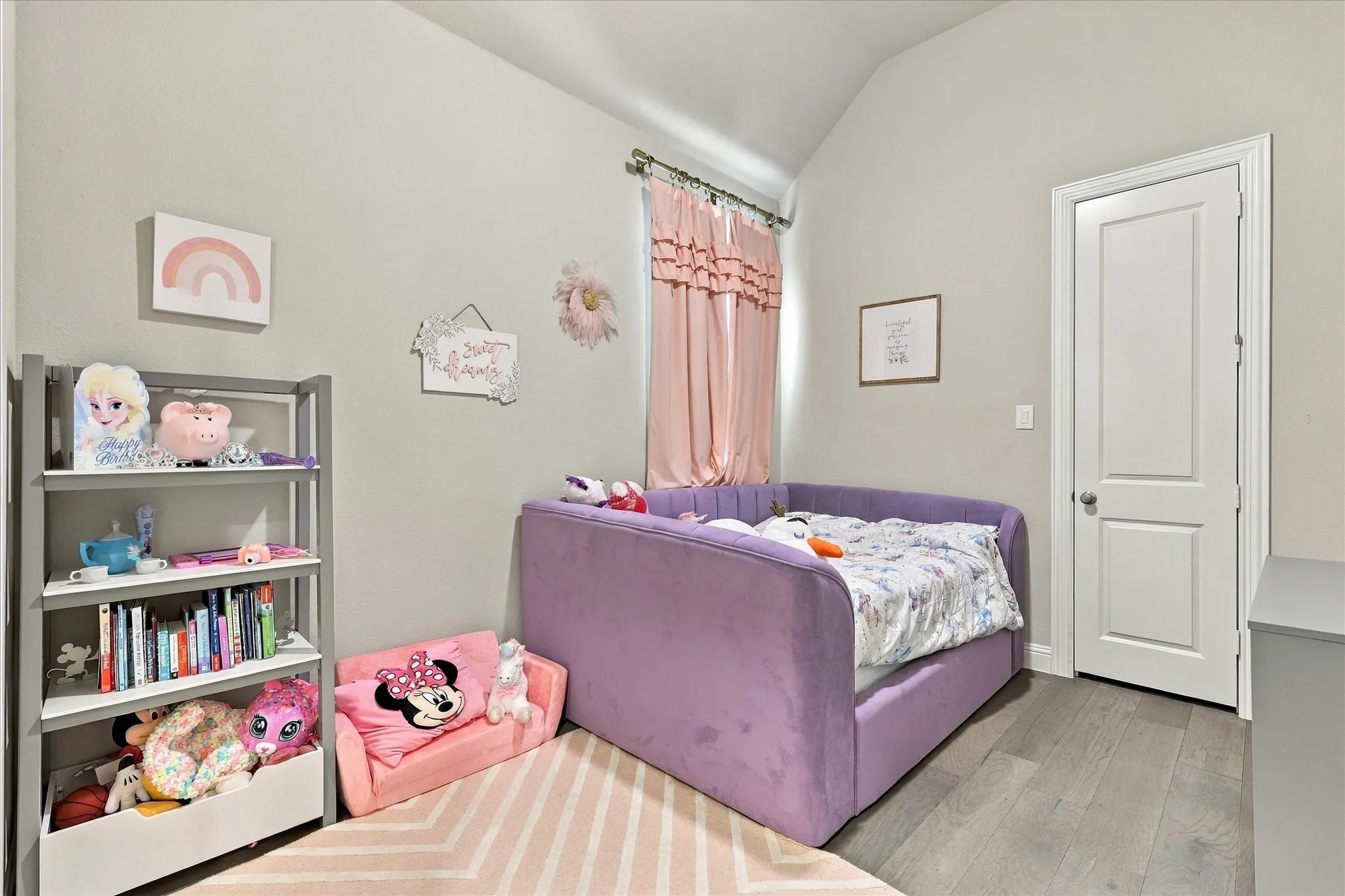 Single Family Residence For Sale in Denton County , 9308 Pecan Woods Trail, Argyle, Texas 76226, 4 Bedroom, 4 Bathroom, 3 Garage spaces, 2,983 Sqft, built in 2020, mls#21397678, Real Estate Agent in Argyle, Homes For Sale in Denton county, Homes For Sale in Argyle, Realtor in Argyle Texas, Real Estate Brokerage Independent Realty Texas, Luminita Cordes Realtor