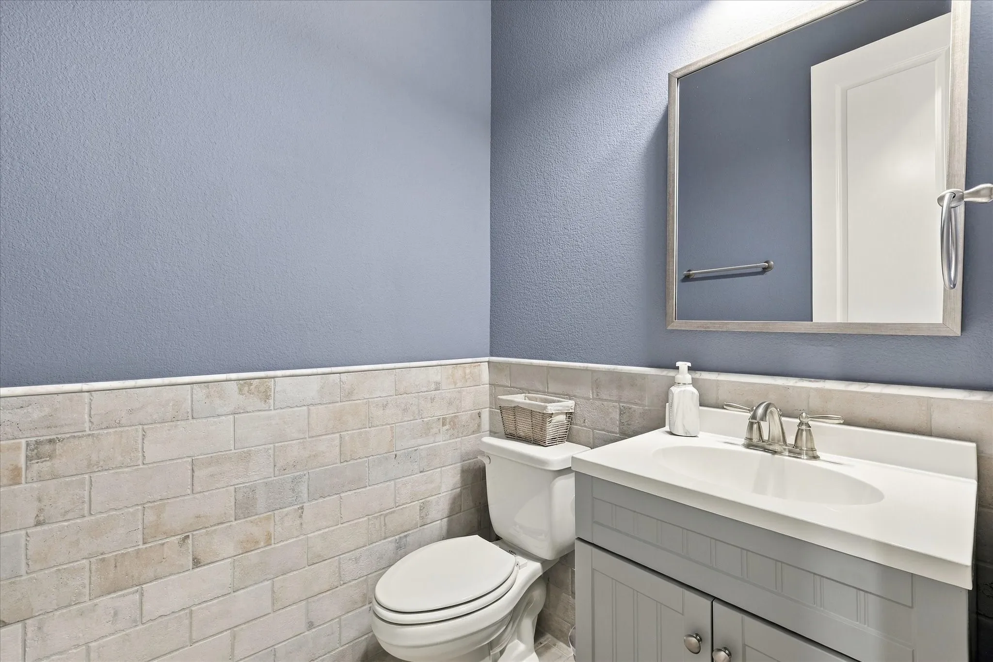 Single Family Residence For Sale in Denton County , 9308 Pecan Woods Trail, Argyle, Texas 76226, 4 Bedroom, 4 Bathroom, 3 Garage spaces, 2,983 Sqft, built in 2020, mls#21397678, Real Estate Agent in Argyle, Homes For Sale in Denton county, Homes For Sale in Argyle, Realtor in Argyle Texas, Real Estate Brokerage Independent Realty Texas, Luminita Cordes Realtor