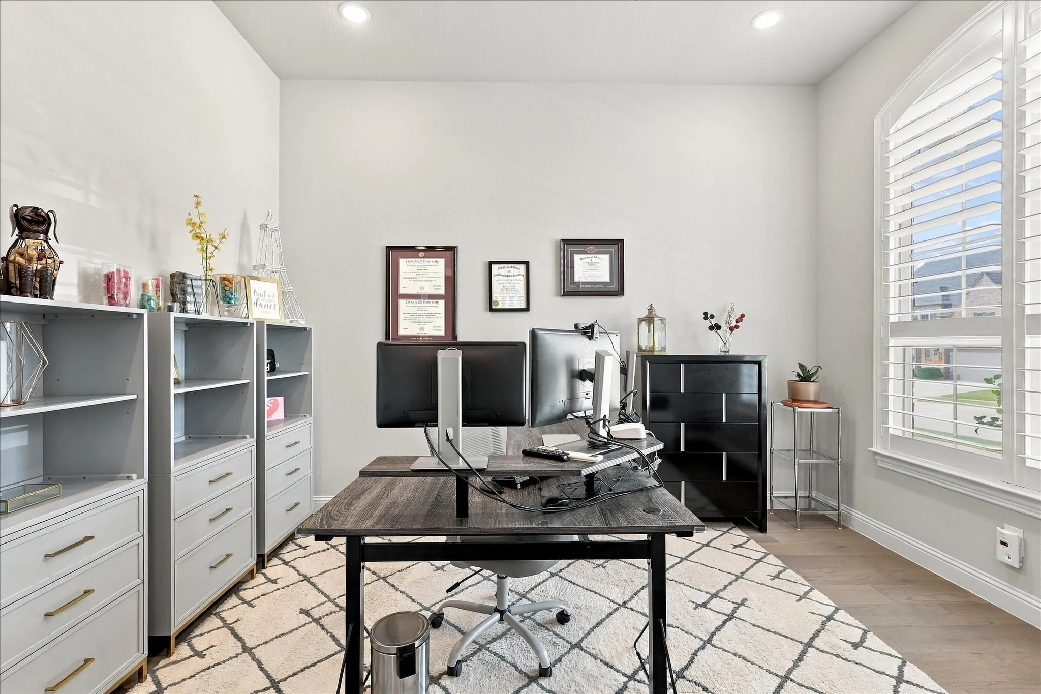 Single Family Residence For Sale in Denton County , 9308 Pecan Woods Trail, Argyle, Texas 76226, 4 Bedroom, 4 Bathroom, 3 Garage spaces, 2,983 Sqft, built in 2020, mls#21397678, Real Estate Agent in Argyle, Homes For Sale in Denton county, Homes For Sale in Argyle, Realtor in Argyle Texas, Real Estate Brokerage Independent Realty Texas, Luminita Cordes Realtor