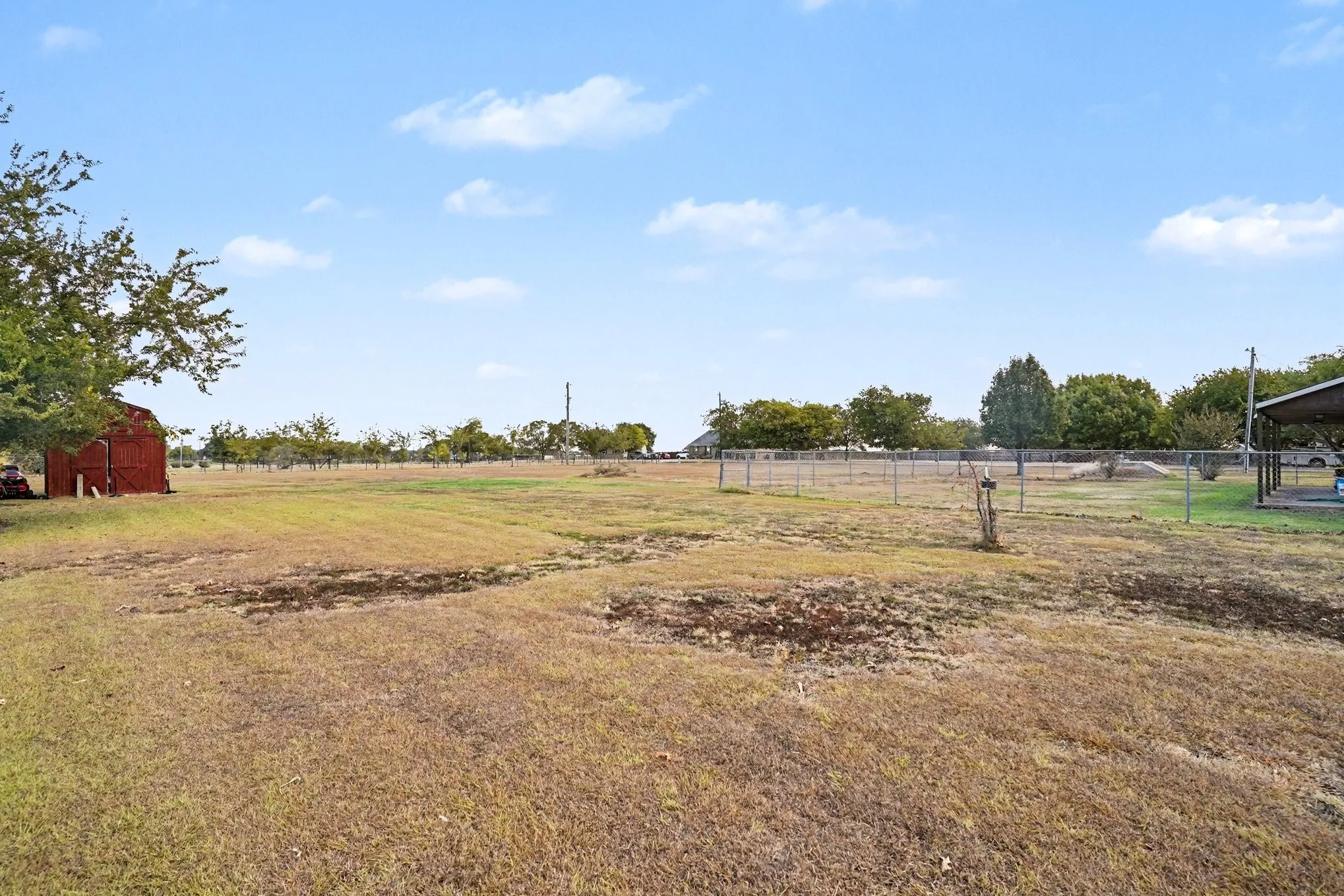 Single Family Residence For Sale in Johnson County , 7445 County Road 305, Grandview, Texas 76050, 3 Bedroom, 2 Bathroom, Garage spaces, 1,744 Sqft, built in 2002, mls#21397616, Real Estate Agent in Grandview, Homes For Sale in Johnson county, Homes For Sale in Grandview, Realtor in Grandview Texas, Real Estate Brokerage Independent Realty Texas, Luminita Cordes Realtor