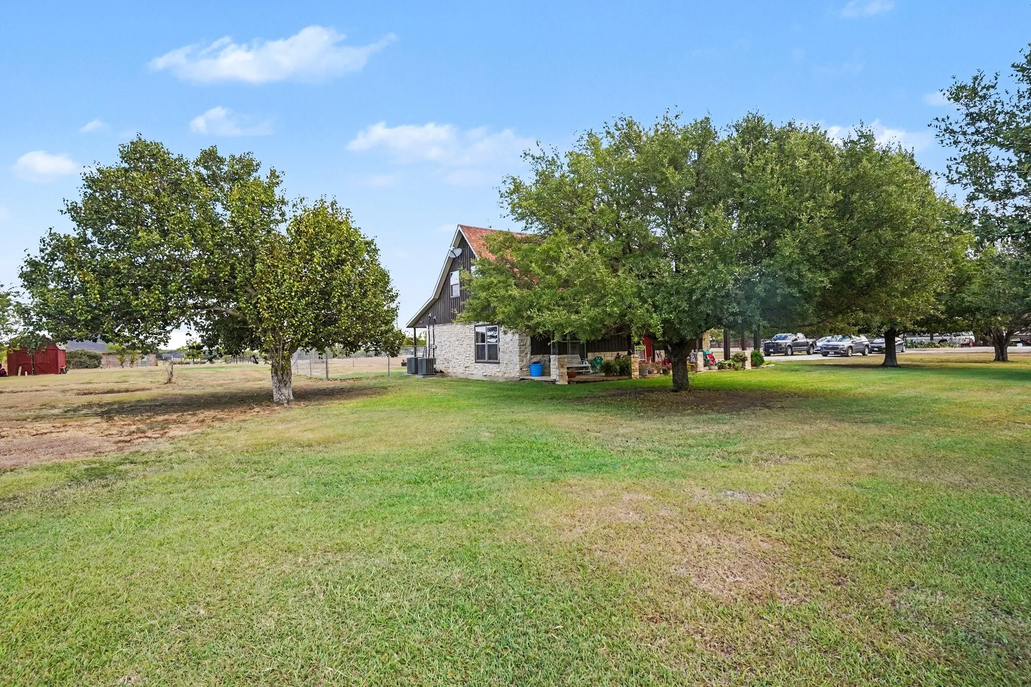 Single Family Residence For Sale in Johnson County , 7445 County Road 305, Grandview, Texas 76050, 3 Bedroom, 2 Bathroom, Garage spaces, 1,744 Sqft, built in 2002, mls#21397616, Real Estate Agent in Grandview, Homes For Sale in Johnson county, Homes For Sale in Grandview, Realtor in Grandview Texas, Real Estate Brokerage Independent Realty Texas, Luminita Cordes Realtor