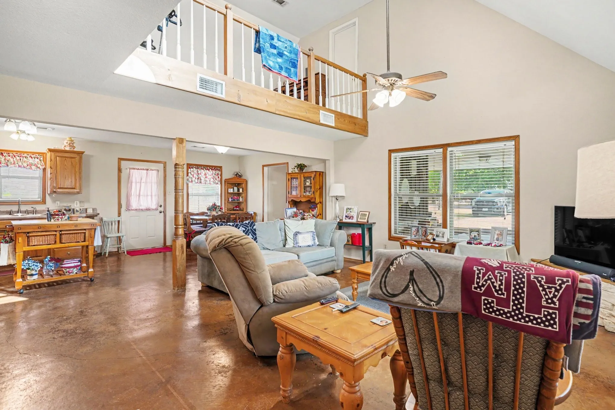 Single Family Residence For Sale in Johnson County , 7445 County Road 305, Grandview, Texas 76050, 3 Bedroom, 2 Bathroom, Garage spaces, 1,744 Sqft, built in 2002, mls#21397616, Real Estate Agent in Grandview, Homes For Sale in Johnson county, Homes For Sale in Grandview, Realtor in Grandview Texas, Real Estate Brokerage Independent Realty Texas, Luminita Cordes Realtor