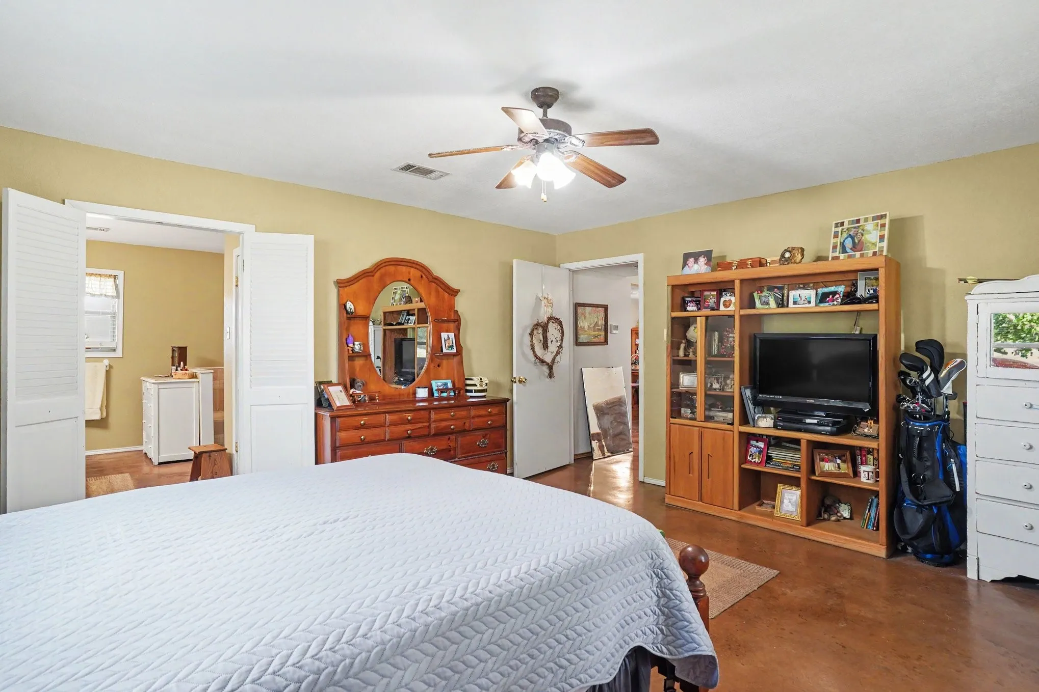 Single Family Residence For Sale in Johnson County , 7445 County Road 305, Grandview, Texas 76050, 3 Bedroom, 2 Bathroom, Garage spaces, 1,744 Sqft, built in 2002, mls#21397616, Real Estate Agent in Grandview, Homes For Sale in Johnson county, Homes For Sale in Grandview, Realtor in Grandview Texas, Real Estate Brokerage Independent Realty Texas, Luminita Cordes Realtor