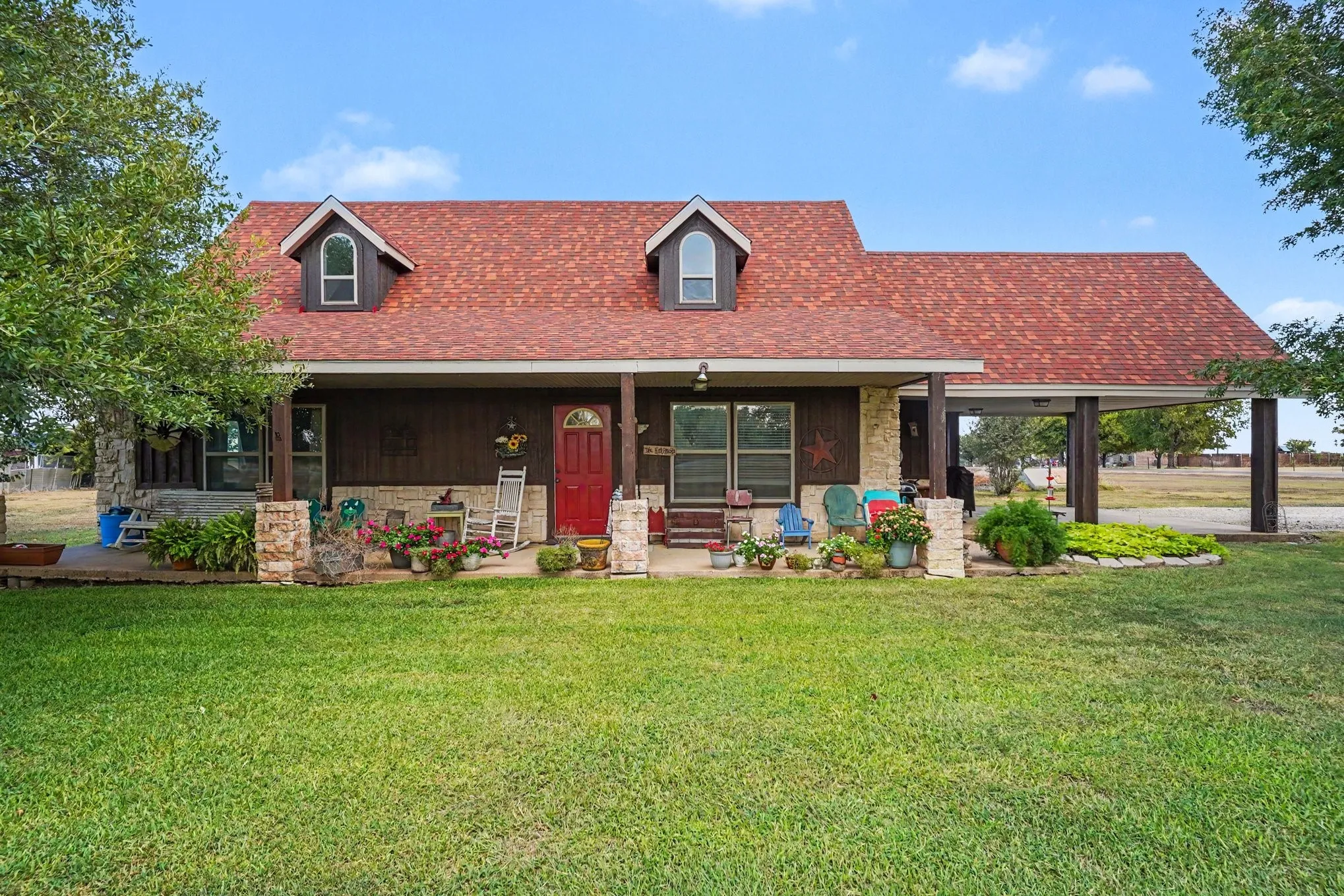 Single Family Residence For Sale in Johnson County , 7445 County Road 305, Grandview, Texas 76050, 3 Bedroom, 2 Bathroom, Garage spaces, 1,744 Sqft, built in 2002, mls#21397616, Real Estate Agent in Grandview, Homes For Sale in Johnson county, Homes For Sale in Grandview, Realtor in Grandview Texas, Real Estate Brokerage Independent Realty Texas, Luminita Cordes Realtor