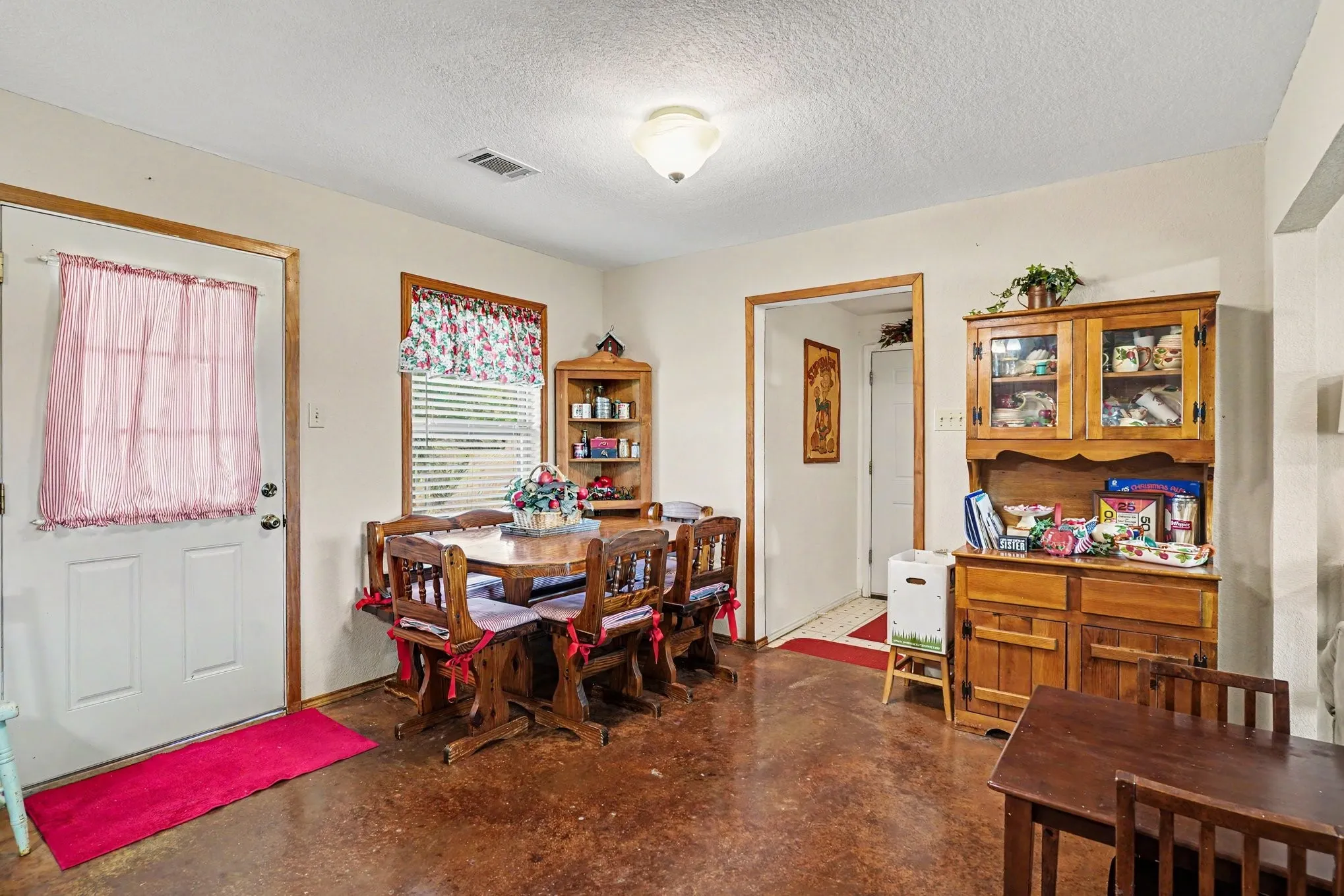 Single Family Residence For Sale in Johnson County , 7445 County Road 305, Grandview, Texas 76050, 3 Bedroom, 2 Bathroom, Garage spaces, 1,744 Sqft, built in 2002, mls#21397616, Real Estate Agent in Grandview, Homes For Sale in Johnson county, Homes For Sale in Grandview, Realtor in Grandview Texas, Real Estate Brokerage Independent Realty Texas, Luminita Cordes Realtor