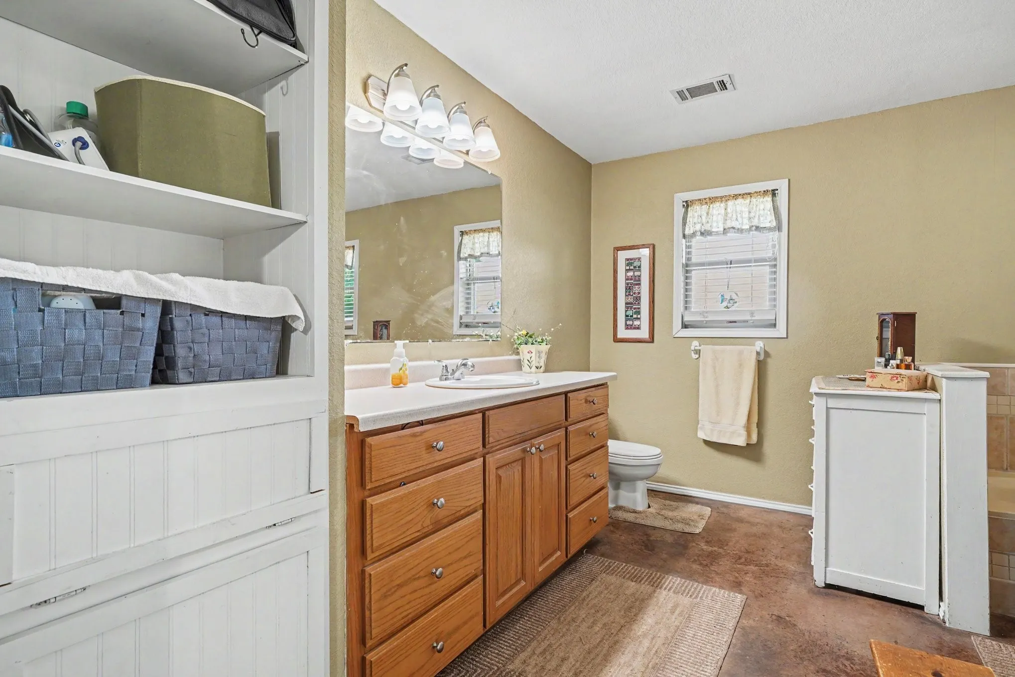 Single Family Residence For Sale in Johnson County , 7445 County Road 305, Grandview, Texas 76050, 3 Bedroom, 2 Bathroom, Garage spaces, 1,744 Sqft, built in 2002, mls#21397616, Real Estate Agent in Grandview, Homes For Sale in Johnson county, Homes For Sale in Grandview, Realtor in Grandview Texas, Real Estate Brokerage Independent Realty Texas, Luminita Cordes Realtor