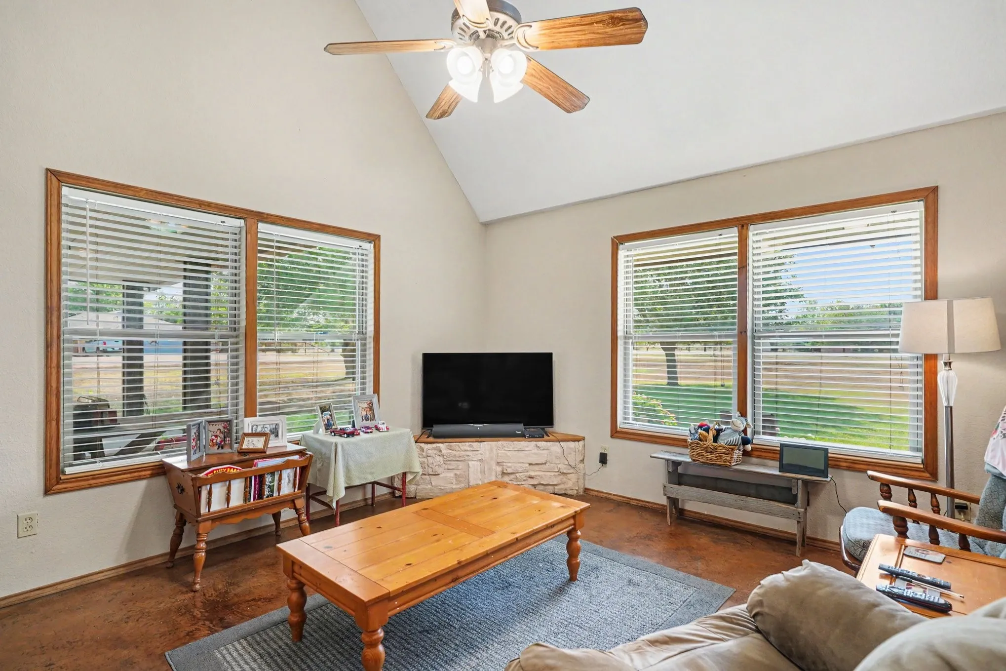 Single Family Residence For Sale in Johnson County , 7445 County Road 305, Grandview, Texas 76050, 3 Bedroom, 2 Bathroom, Garage spaces, 1,744 Sqft, built in 2002, mls#21397616, Real Estate Agent in Grandview, Homes For Sale in Johnson county, Homes For Sale in Grandview, Realtor in Grandview Texas, Real Estate Brokerage Independent Realty Texas, Luminita Cordes Realtor