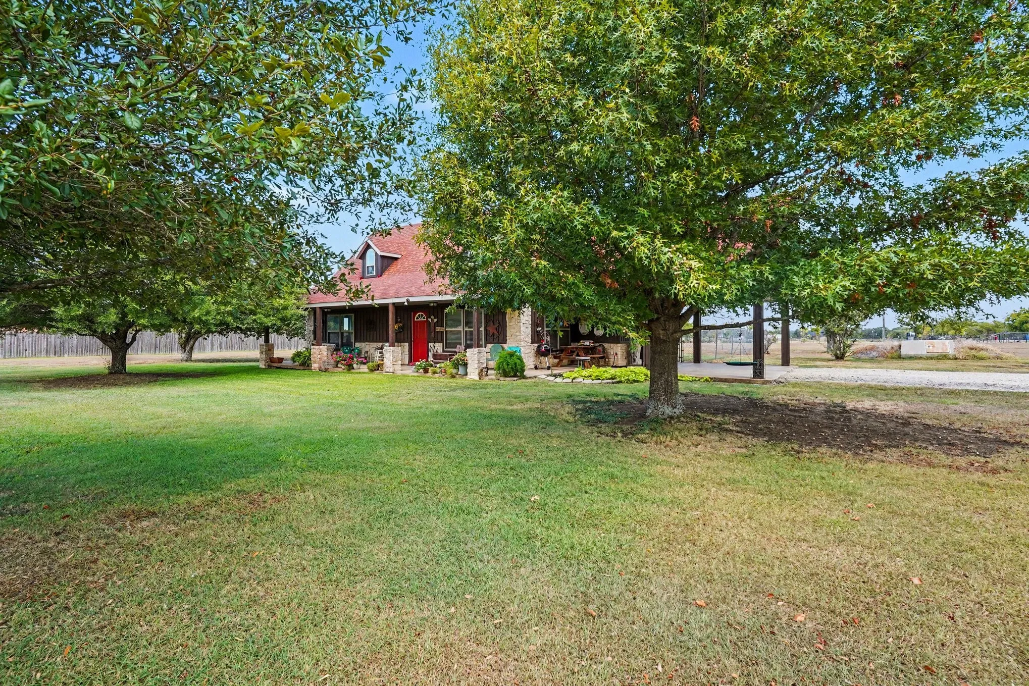 Single Family Residence For Sale in Johnson County , 7445 County Road 305, Grandview, Texas 76050, 3 Bedroom, 2 Bathroom, Garage spaces, 1,744 Sqft, built in 2002, mls#21397616, Real Estate Agent in Grandview, Homes For Sale in Johnson county, Homes For Sale in Grandview, Realtor in Grandview Texas, Real Estate Brokerage Independent Realty Texas, Luminita Cordes Realtor