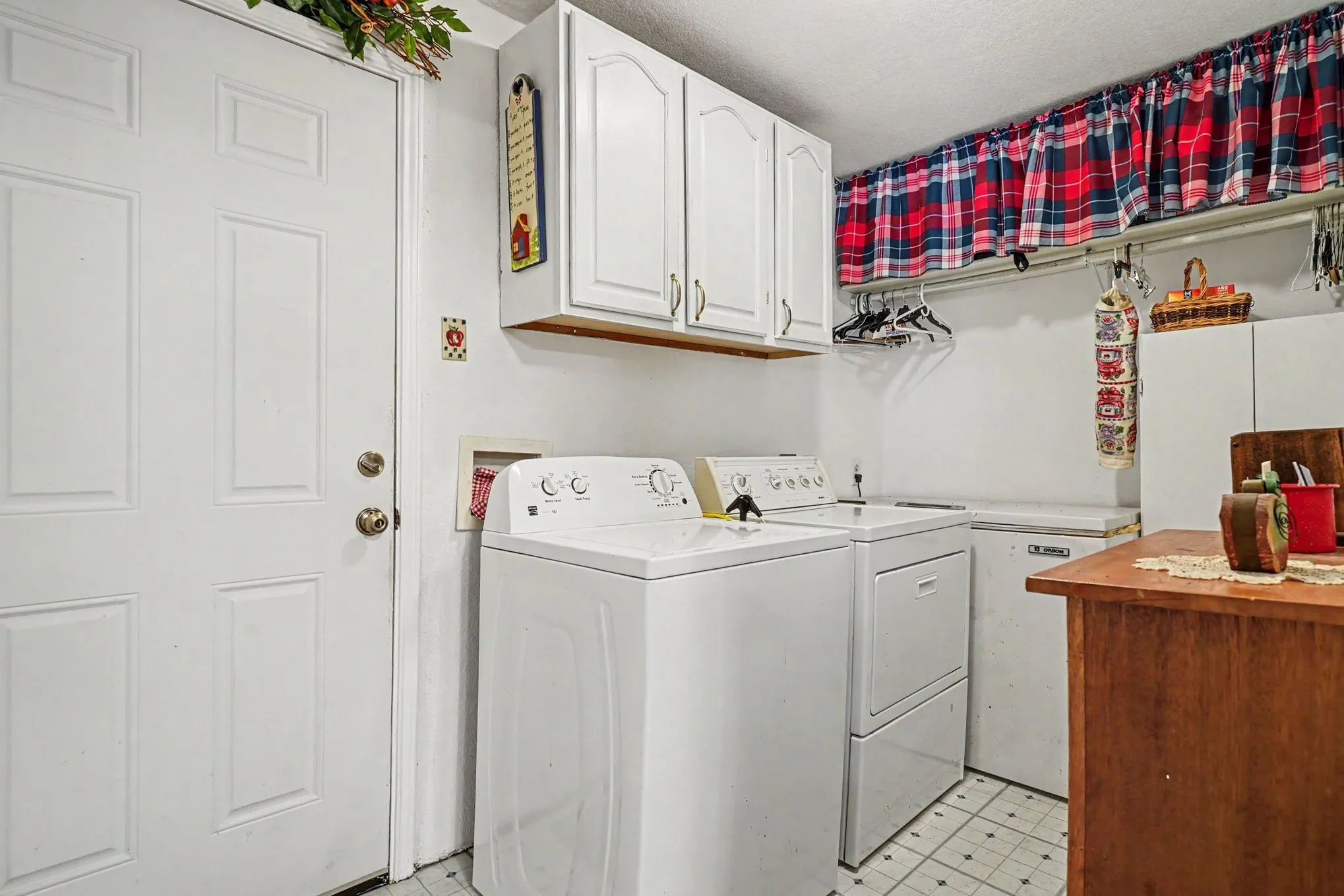Single Family Residence For Sale in Johnson County , 7445 County Road 305, Grandview, Texas 76050, 3 Bedroom, 2 Bathroom, Garage spaces, 1,744 Sqft, built in 2002, mls#21397616, Real Estate Agent in Grandview, Homes For Sale in Johnson county, Homes For Sale in Grandview, Realtor in Grandview Texas, Real Estate Brokerage Independent Realty Texas, Luminita Cordes Realtor