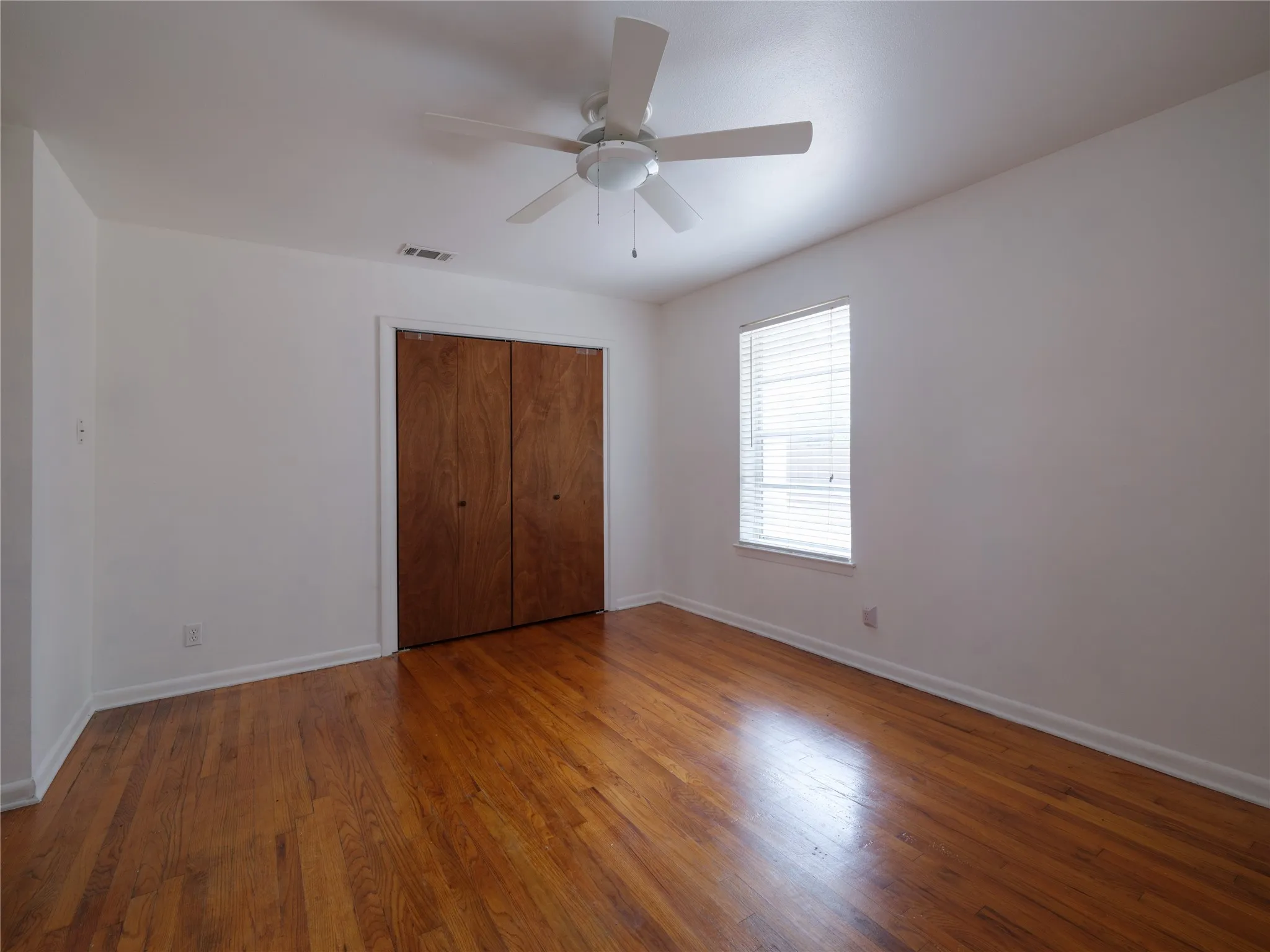 Single Family Residence For Sale in Dallas County , 427 Rorary Drive, Richardson, Texas 75081, 3 Bedroom, 3 Bathroom, 1 Garage spaces, 1,728 Sqft, built in 1956, mls#21398667, Real Estate Agent in Richardson, Homes For Sale in Dallas county, Homes For Sale in Richardson, Realtor in Richardson Texas, Real Estate Brokerage Independent Realty Texas, Luminita Cordes Realtor