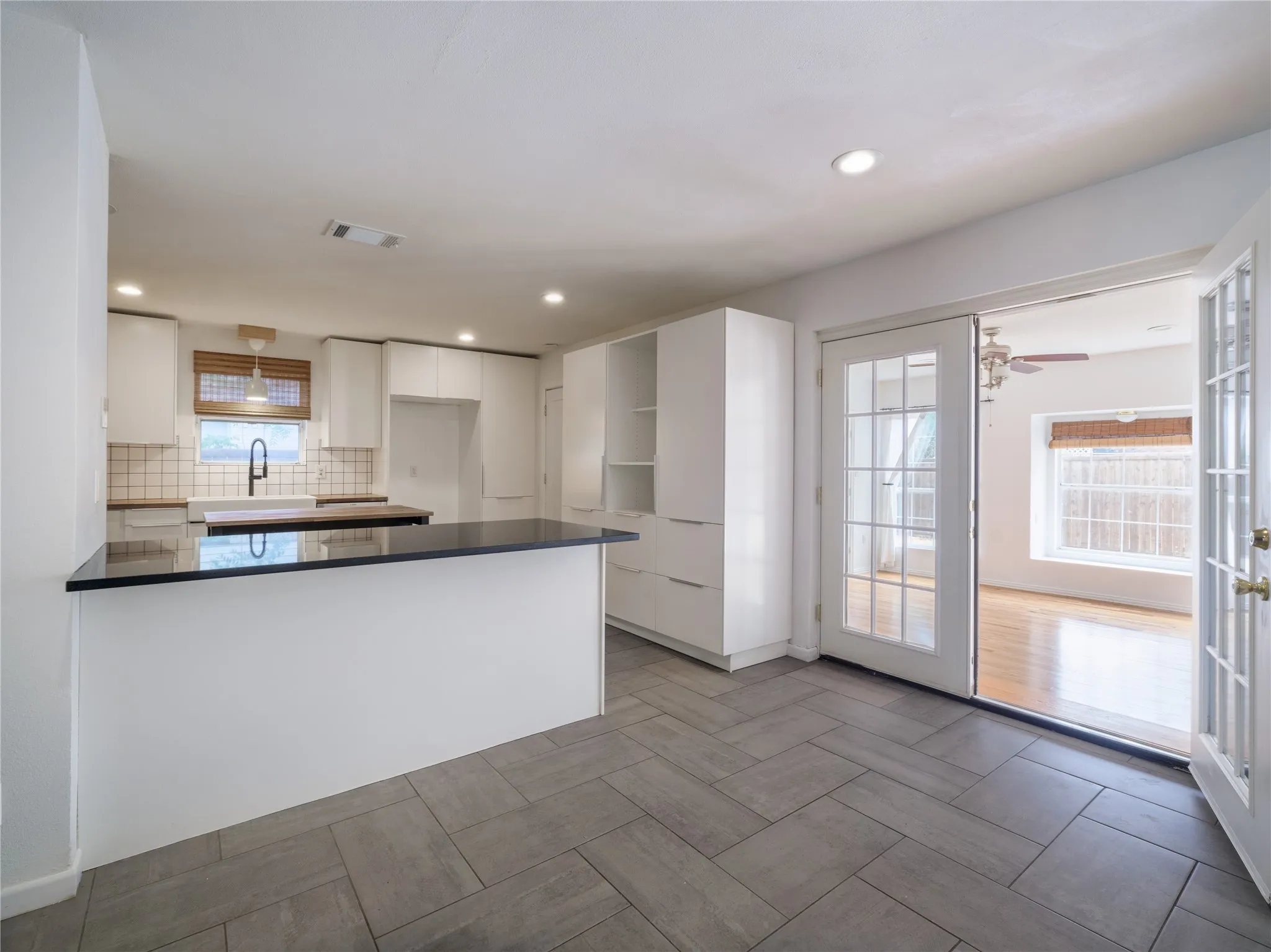 Single Family Residence For Sale in Dallas County , 427 Rorary Drive, Richardson, Texas 75081, 3 Bedroom, 3 Bathroom, 1 Garage spaces, 1,728 Sqft, built in 1956, mls#21398667, Real Estate Agent in Richardson, Homes For Sale in Dallas county, Homes For Sale in Richardson, Realtor in Richardson Texas, Real Estate Brokerage Independent Realty Texas, Luminita Cordes Realtor