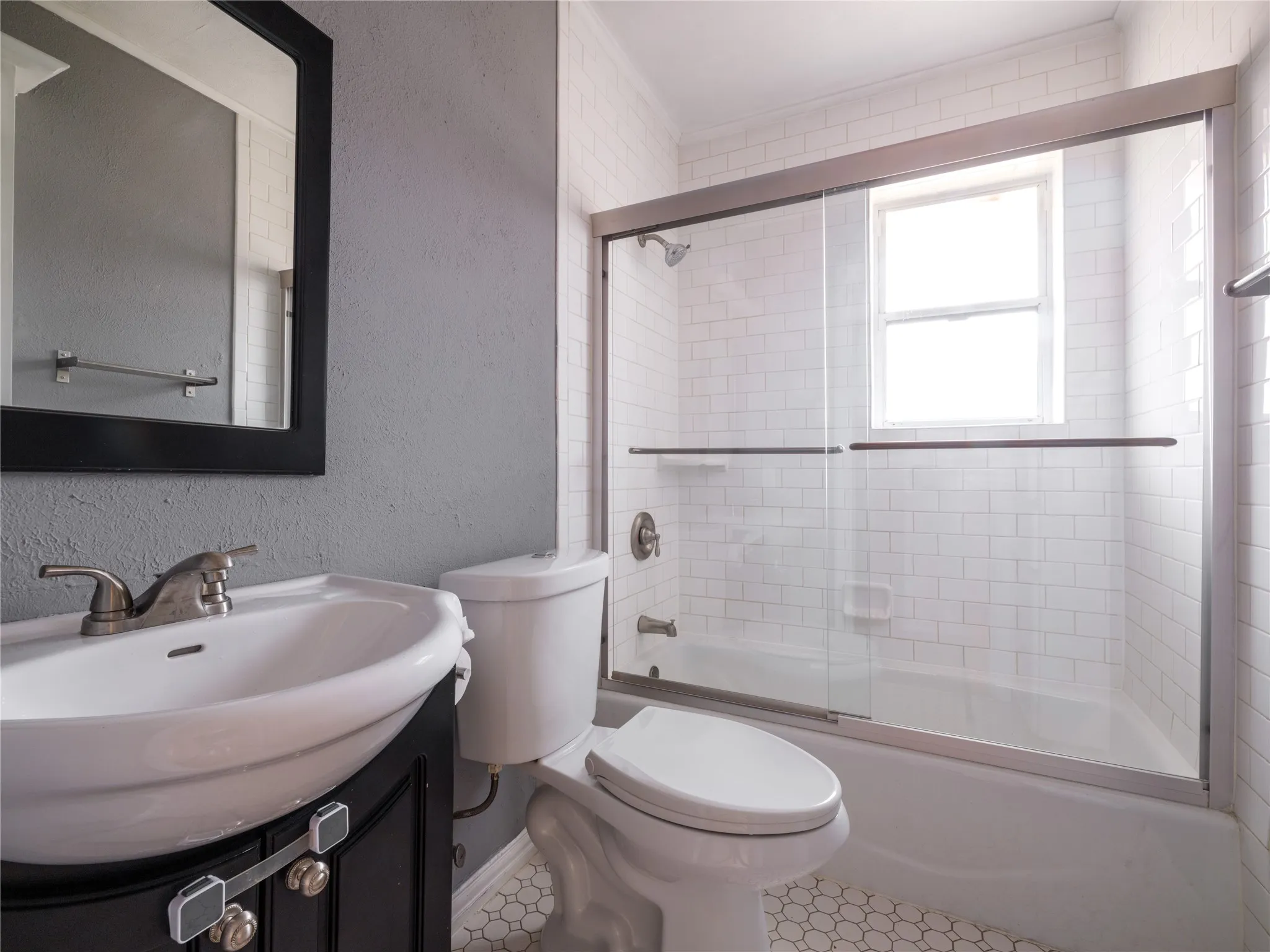 Single Family Residence For Sale in Dallas County , 427 Rorary Drive, Richardson, Texas 75081, 3 Bedroom, 3 Bathroom, 1 Garage spaces, 1,728 Sqft, built in 1956, mls#21398667, Real Estate Agent in Richardson, Homes For Sale in Dallas county, Homes For Sale in Richardson, Realtor in Richardson Texas, Real Estate Brokerage Independent Realty Texas, Luminita Cordes Realtor