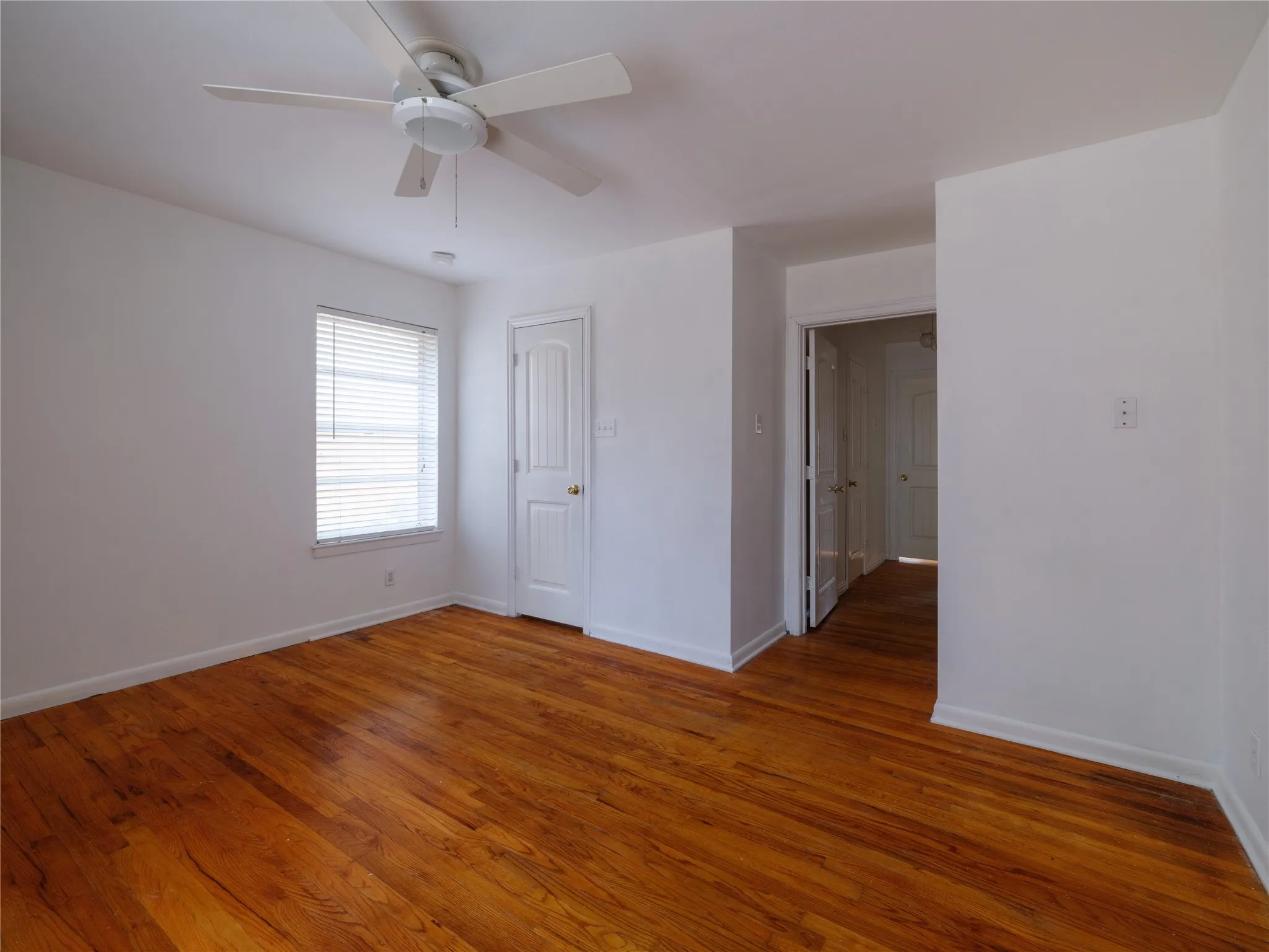 Single Family Residence For Sale in Dallas County , 427 Rorary Drive, Richardson, Texas 75081, 3 Bedroom, 3 Bathroom, 1 Garage spaces, 1,728 Sqft, built in 1956, mls#21398667, Real Estate Agent in Richardson, Homes For Sale in Dallas county, Homes For Sale in Richardson, Realtor in Richardson Texas, Real Estate Brokerage Independent Realty Texas, Luminita Cordes Realtor