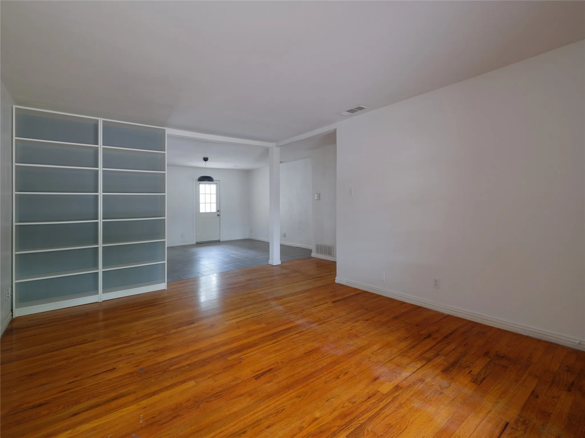Single Family Residence For Sale in Dallas County , 427 Rorary Drive, Richardson, Texas 75081, 3 Bedroom, 3 Bathroom, 1 Garage spaces, 1,728 Sqft, built in 1956, mls#21398667, Real Estate Agent in Richardson, Homes For Sale in Dallas county, Homes For Sale in Richardson, Realtor in Richardson Texas, Real Estate Brokerage Independent Realty Texas, Luminita Cordes Realtor