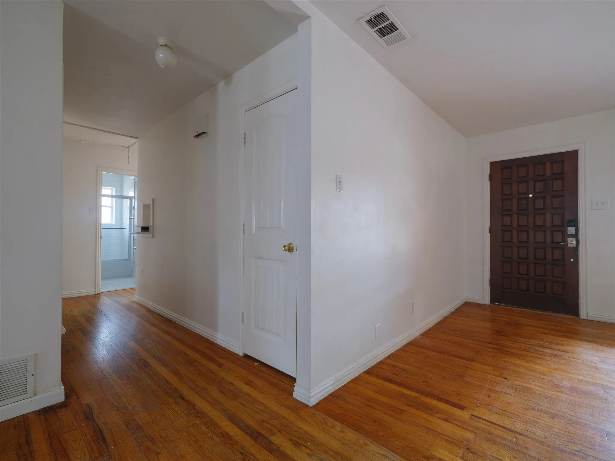 Single Family Residence For Sale in Dallas County , 427 Rorary Drive, Richardson, Texas 75081, 3 Bedroom, 3 Bathroom, 1 Garage spaces, 1,728 Sqft, built in 1956, mls#21398667, Real Estate Agent in Richardson, Homes For Sale in Dallas county, Homes For Sale in Richardson, Realtor in Richardson Texas, Real Estate Brokerage Independent Realty Texas, Luminita Cordes Realtor