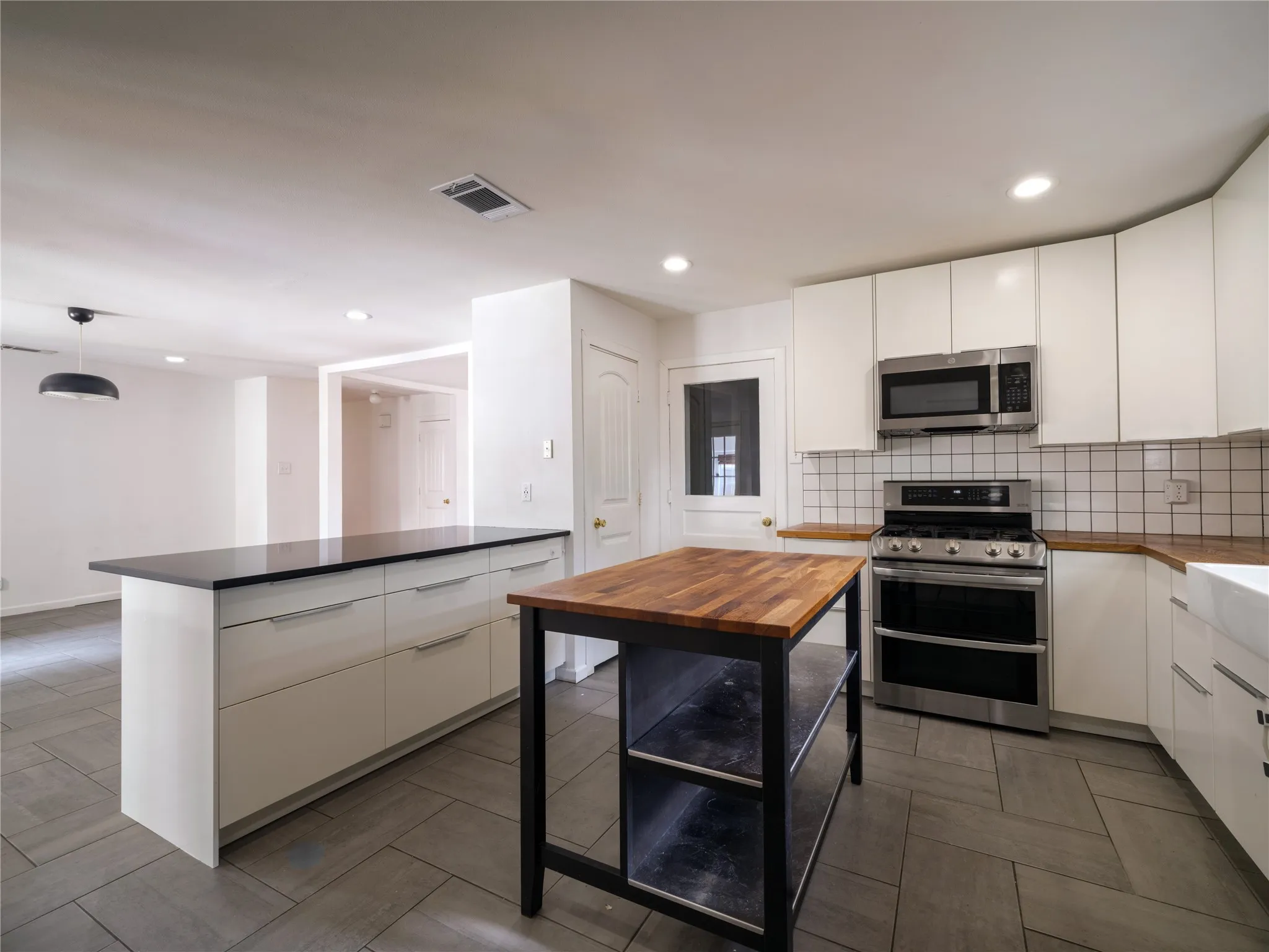Single Family Residence For Sale in Dallas County , 427 Rorary Drive, Richardson, Texas 75081, 3 Bedroom, 3 Bathroom, 1 Garage spaces, 1,728 Sqft, built in 1956, mls#21398667, Real Estate Agent in Richardson, Homes For Sale in Dallas county, Homes For Sale in Richardson, Realtor in Richardson Texas, Real Estate Brokerage Independent Realty Texas, Luminita Cordes Realtor