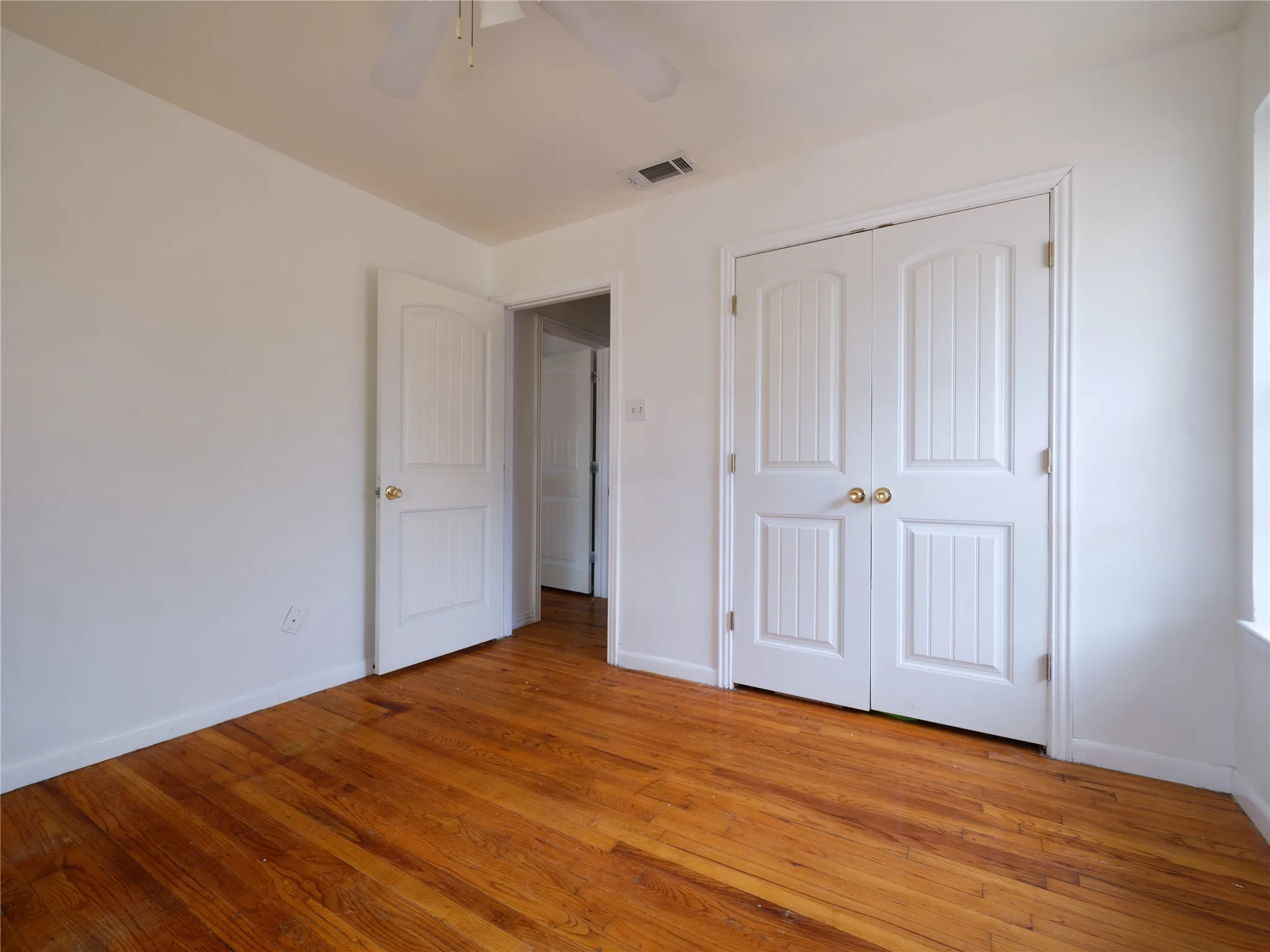 Single Family Residence For Sale in Dallas County , 427 Rorary Drive, Richardson, Texas 75081, 3 Bedroom, 3 Bathroom, 1 Garage spaces, 1,728 Sqft, built in 1956, mls#21398667, Real Estate Agent in Richardson, Homes For Sale in Dallas county, Homes For Sale in Richardson, Realtor in Richardson Texas, Real Estate Brokerage Independent Realty Texas, Luminita Cordes Realtor